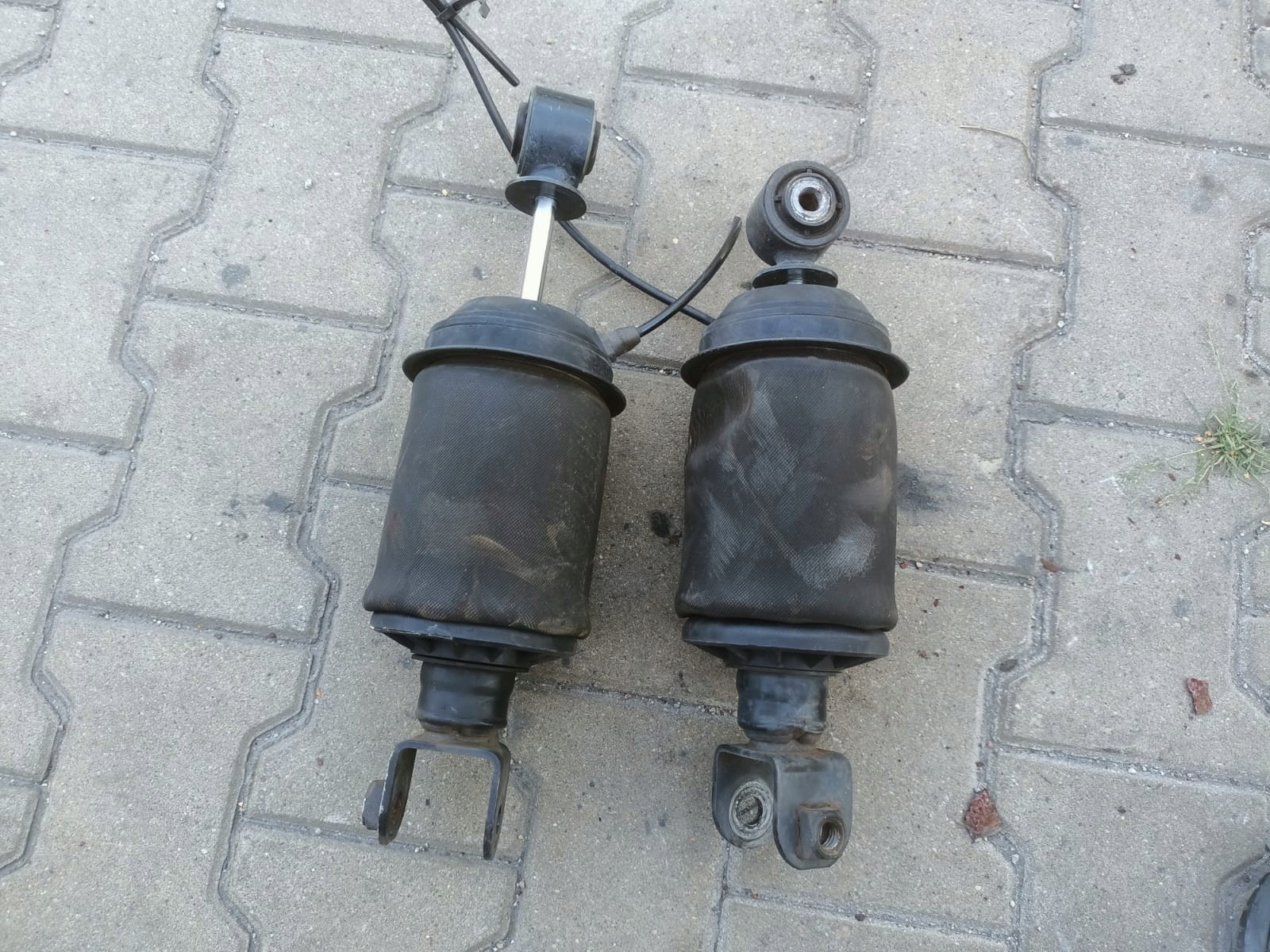 SCANIA R PODUSZKA KABINY PRZÓD NOWY TYP