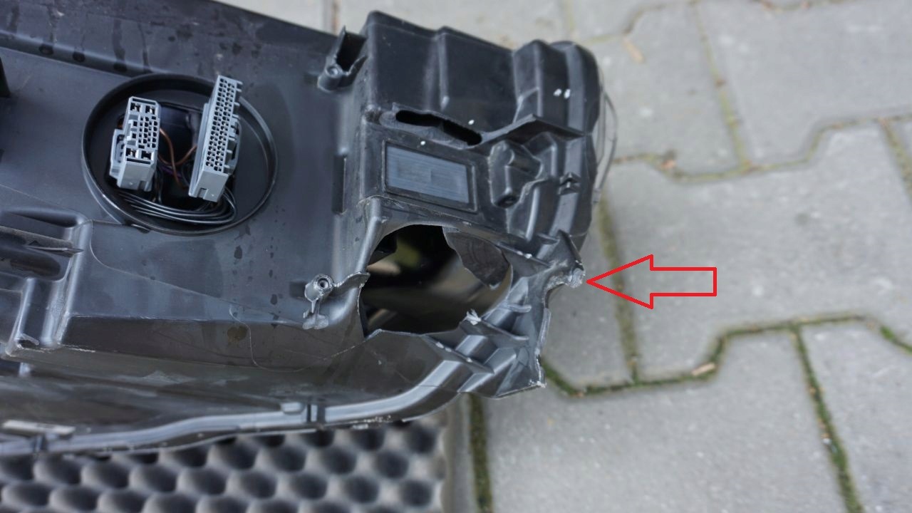 VOLVO XC40 - light MID LED left front