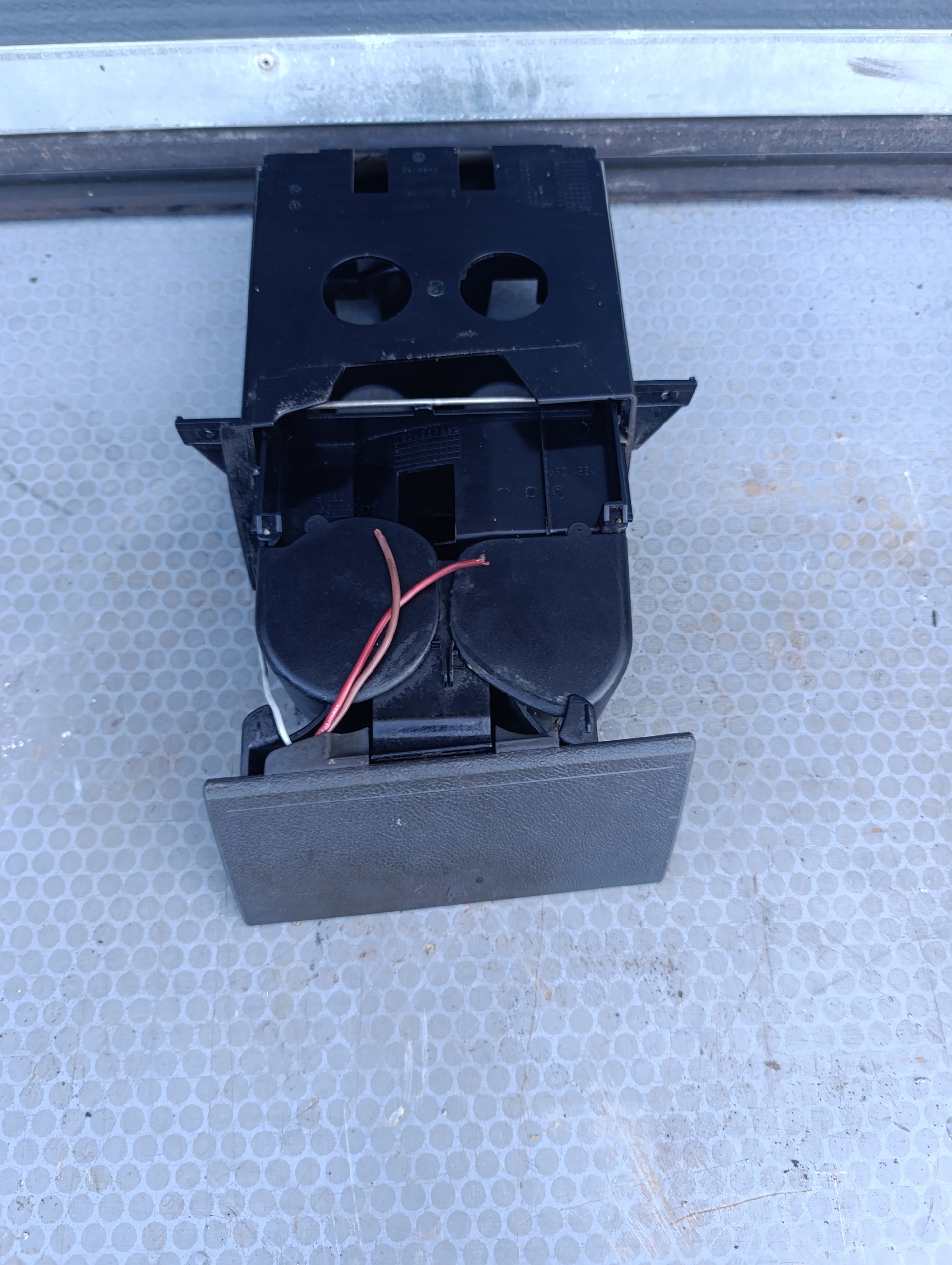 VW T5 PODWOJNY bracket for KUBKI/ ashtray