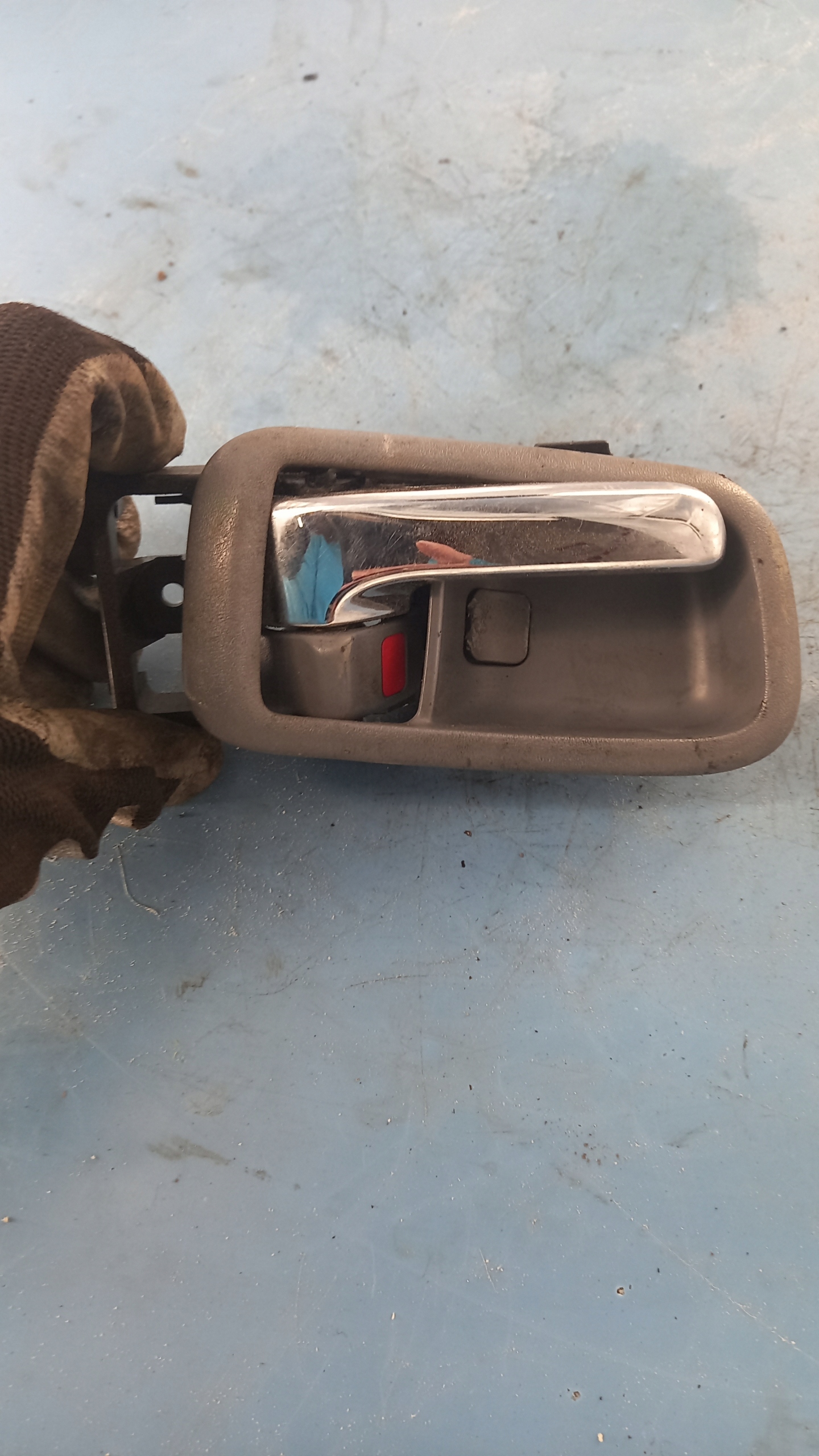 KLAMKA WEW.PRAWA PRZÓD TOYOTA PREVIA 01R