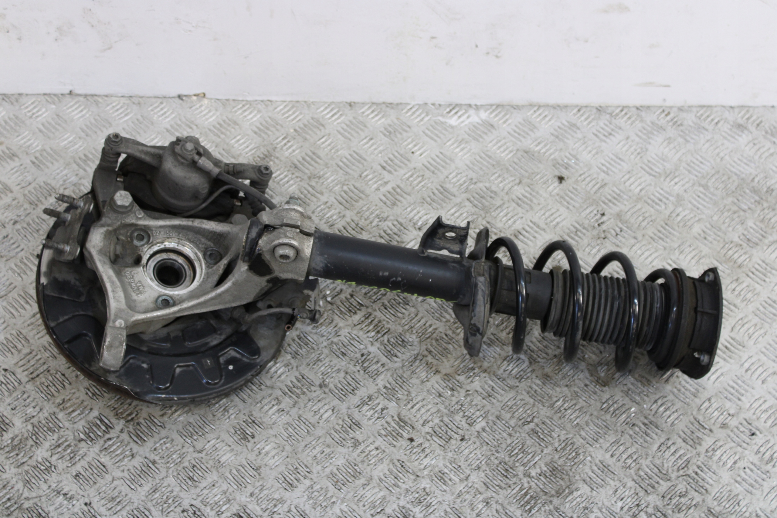 swing shock absorber McPherson right front VW PASSAT B8 3G0 3G9 KOMBI