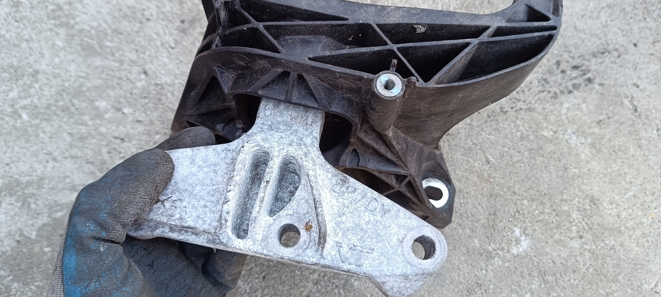 holder engine mount GRANDLAND 3008 II 9820297580