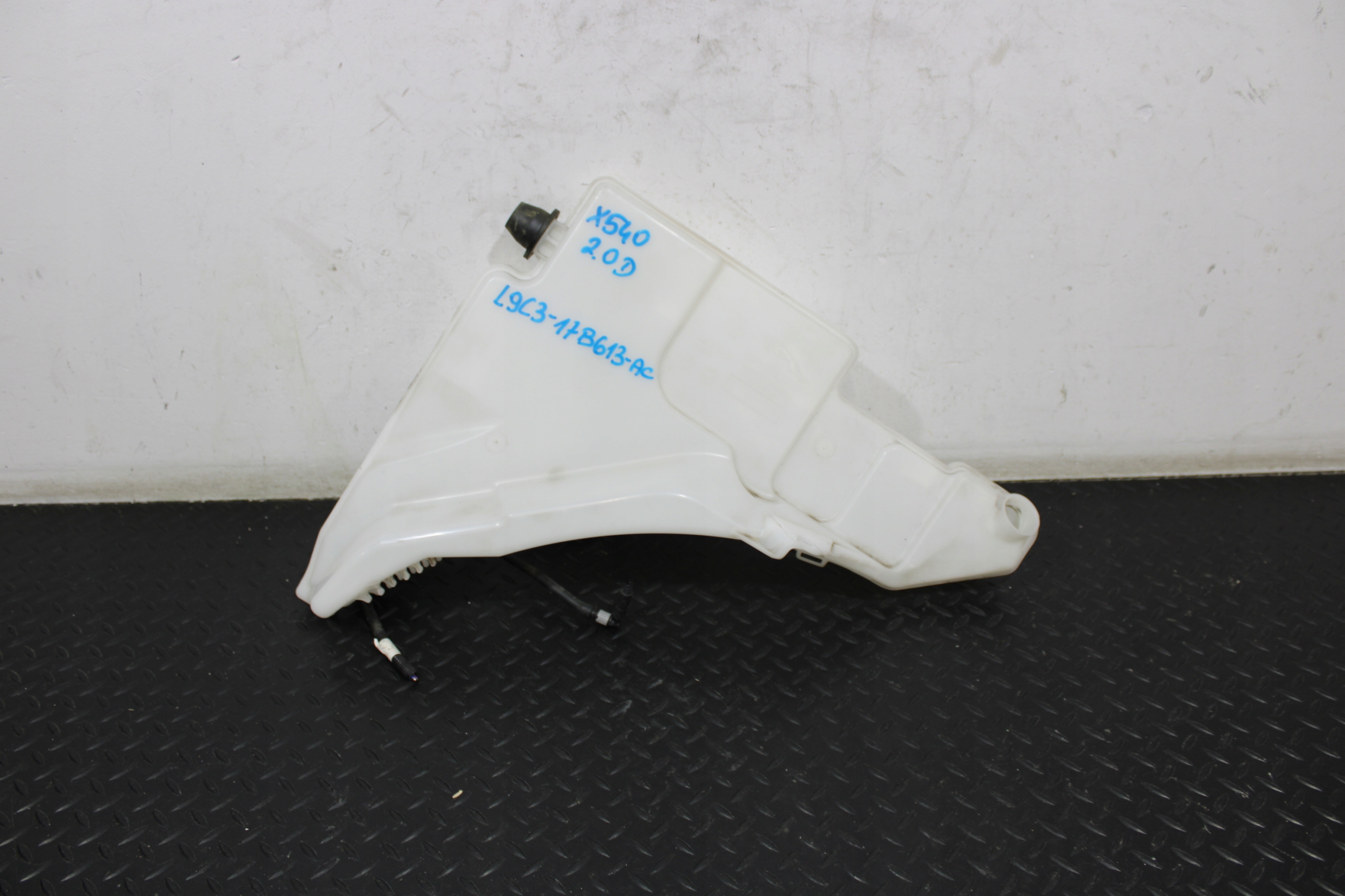 washer fluid tank JAGUAR E-PACE X540 LIFT L9C3-178613-AC