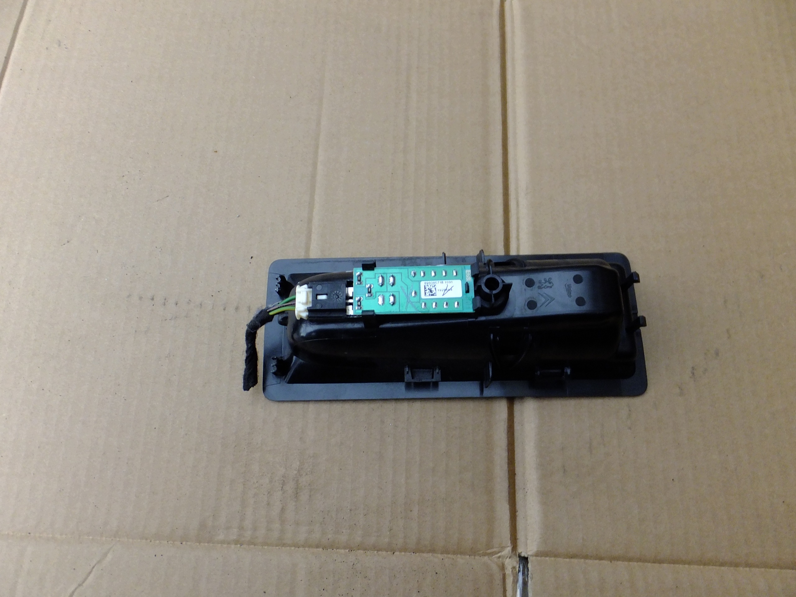 latarka citroen c4 picasso e 2011r 89038571B