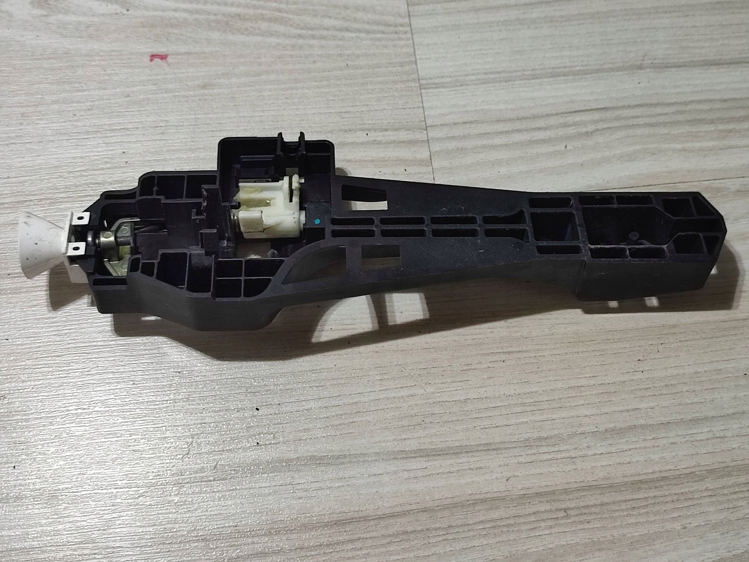 Fiat Tipo 2018 rear part side left handle/console exterior door tylnych