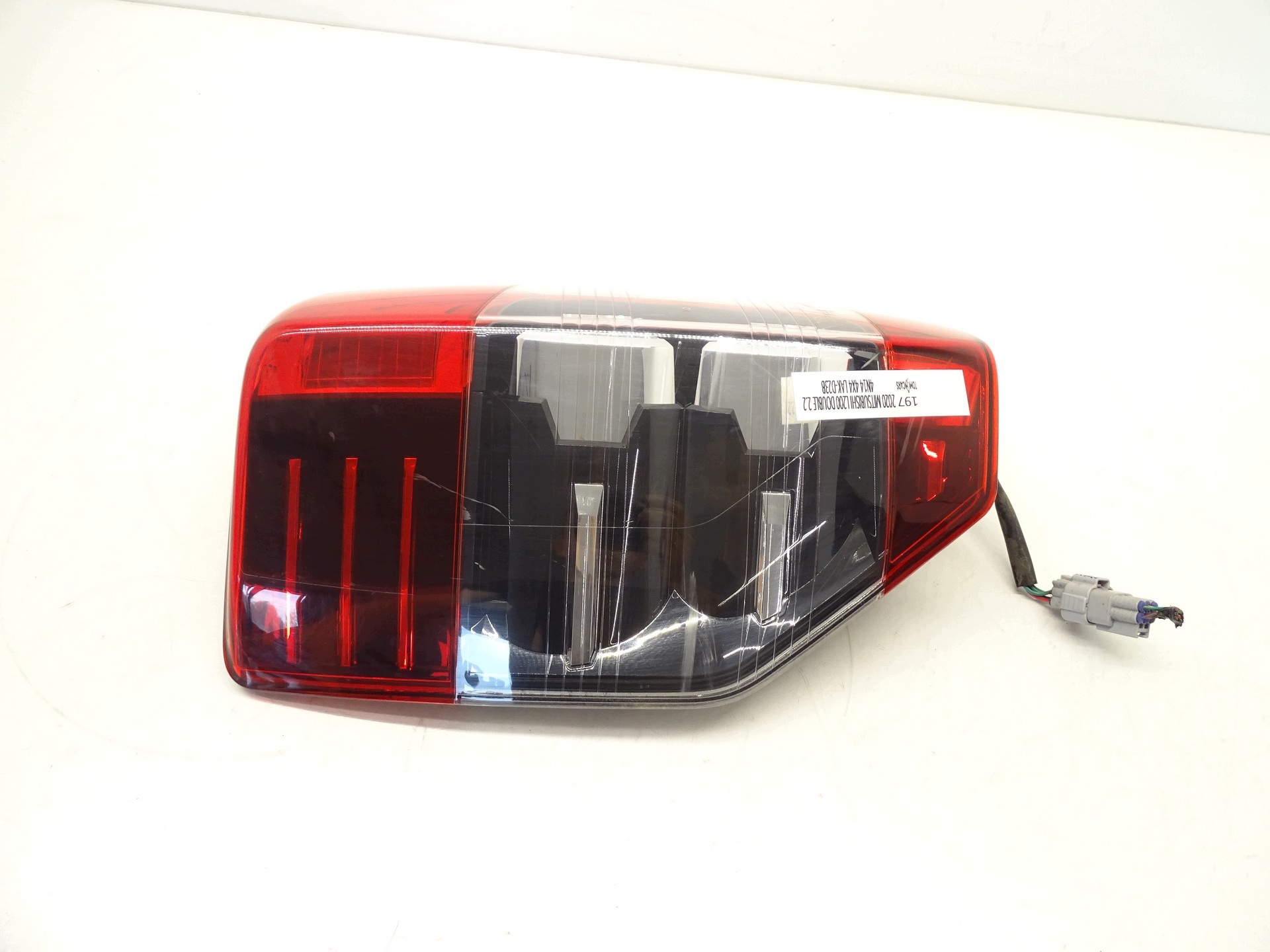 light rear part rear left Mitsubishi L200 8330B213 2020R