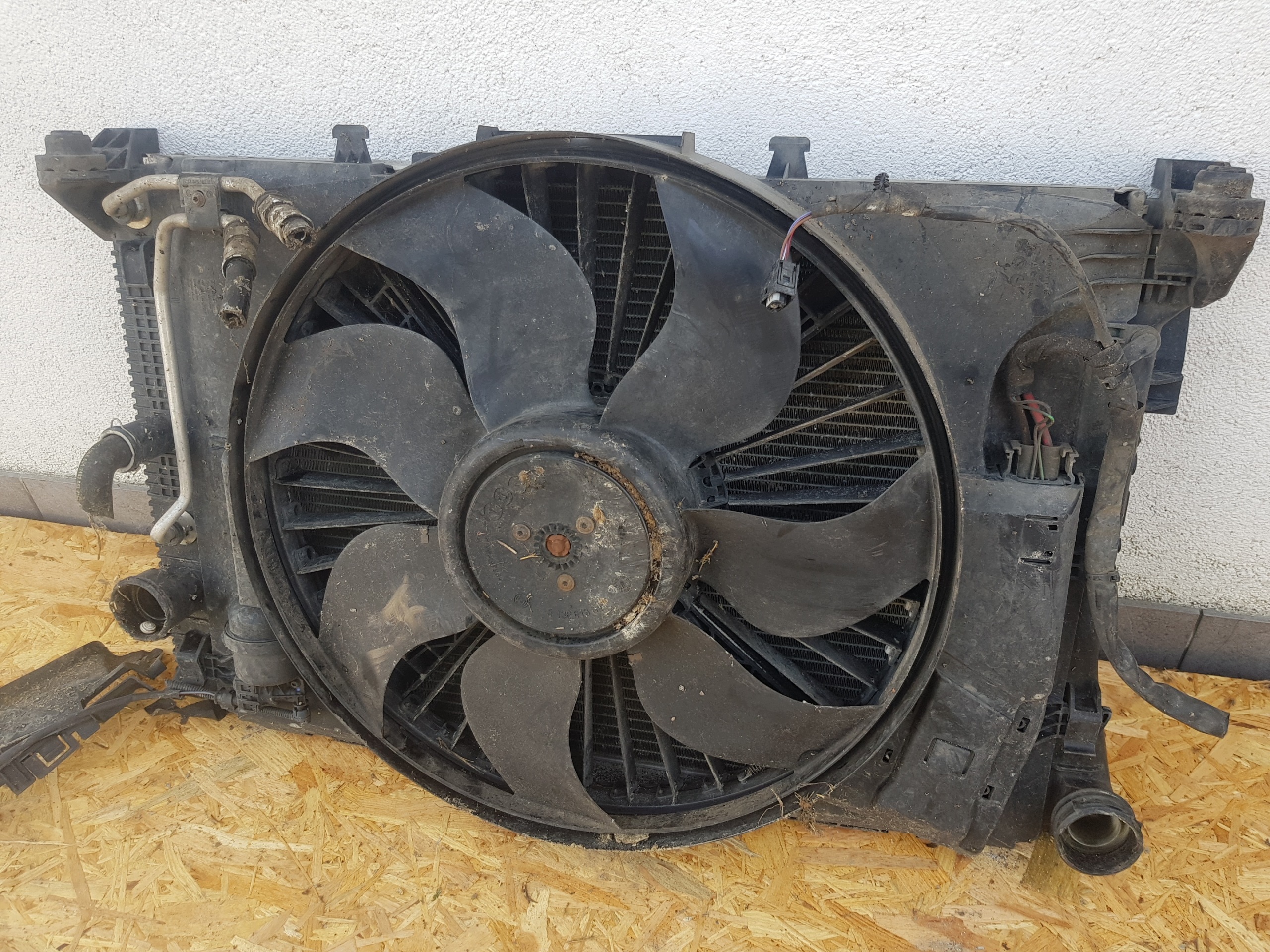 MERCEDES C W204 1.8CGI ventilátor chladiče A2045000393