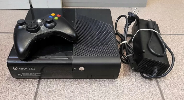Консоль Microsoft Xbox 360 250 ГБ черный