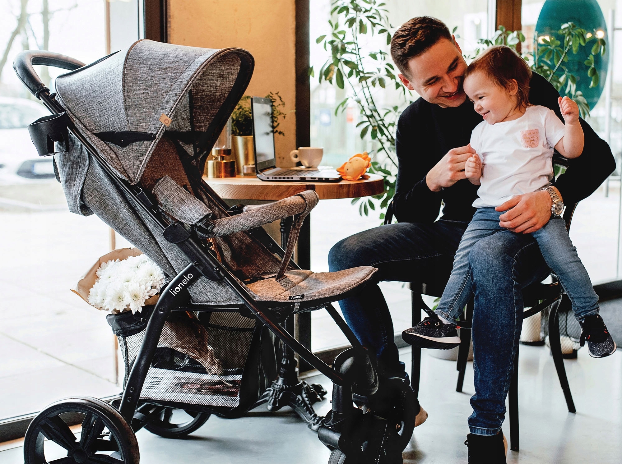 WÓZEK SPACEROWY LIONELO ANNET MOSKITIERA DO 22KG Liczba kół 4