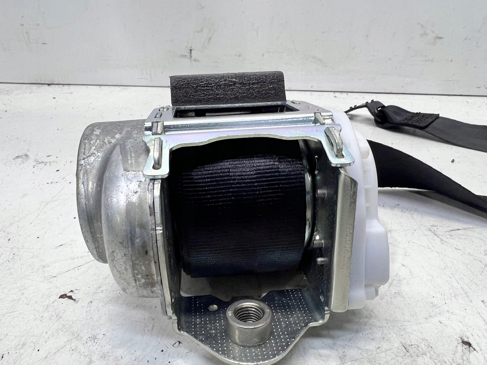 tension belt safety left front AUDI A3 8Y 8Y0857705K
