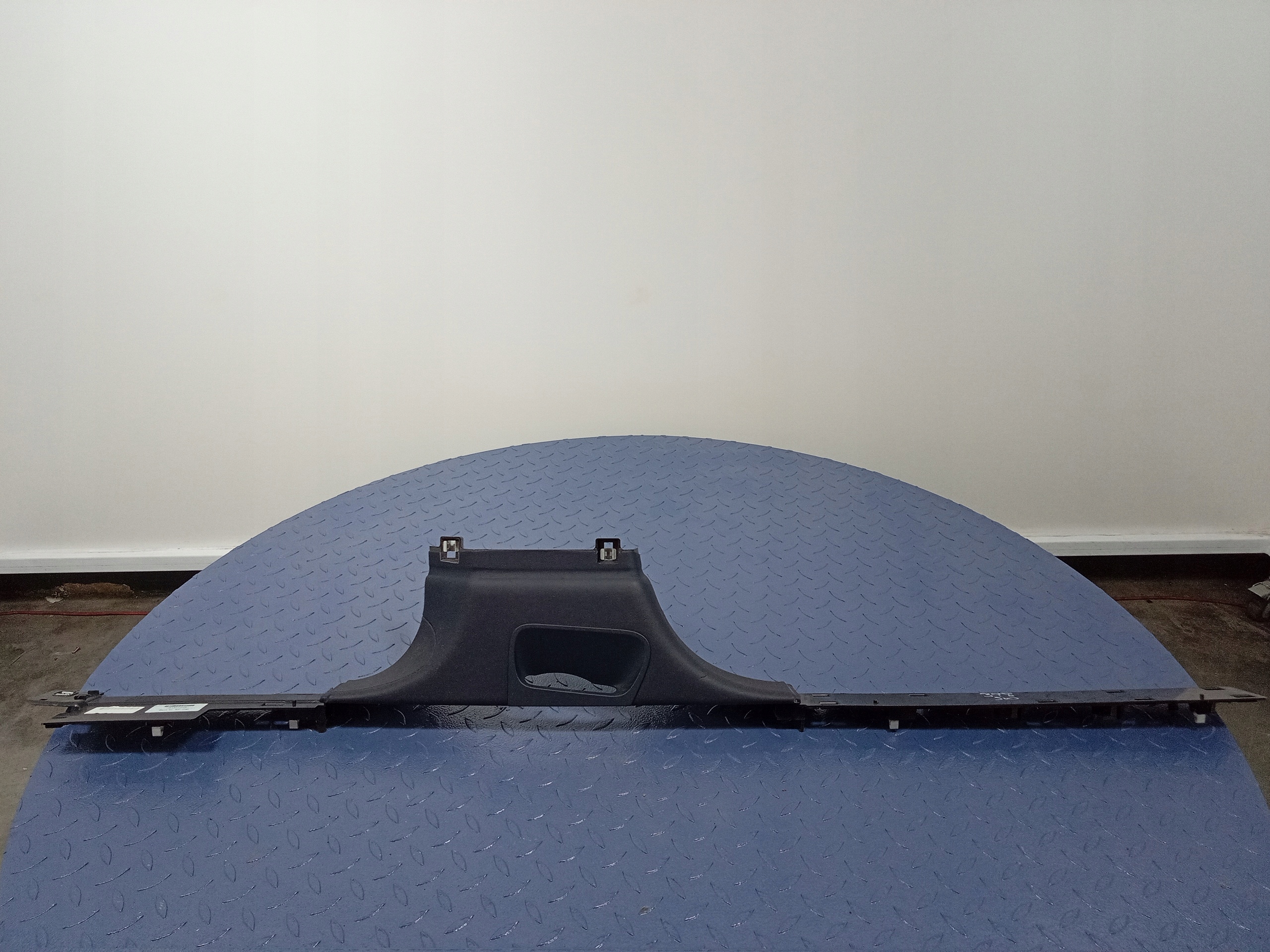 36A853369B - BENTLEY BENTAYGA 36A НАКЛАДКА ПОРОГА B-СТІЙКИ ЛІВА