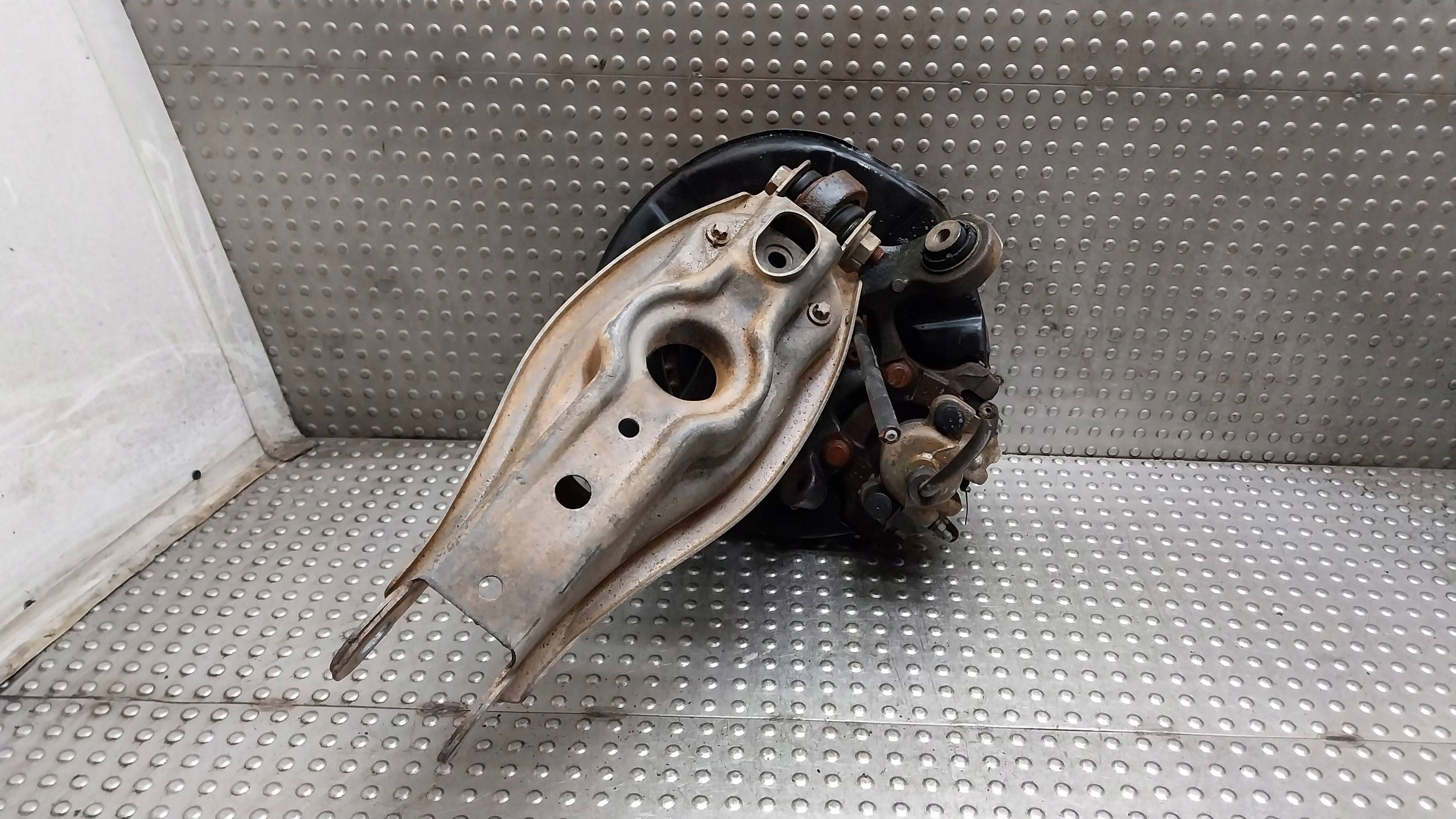 swing caliper arm right rear part 6761580 BMW 1 E81 E87 E88 3 E90 E91 E92