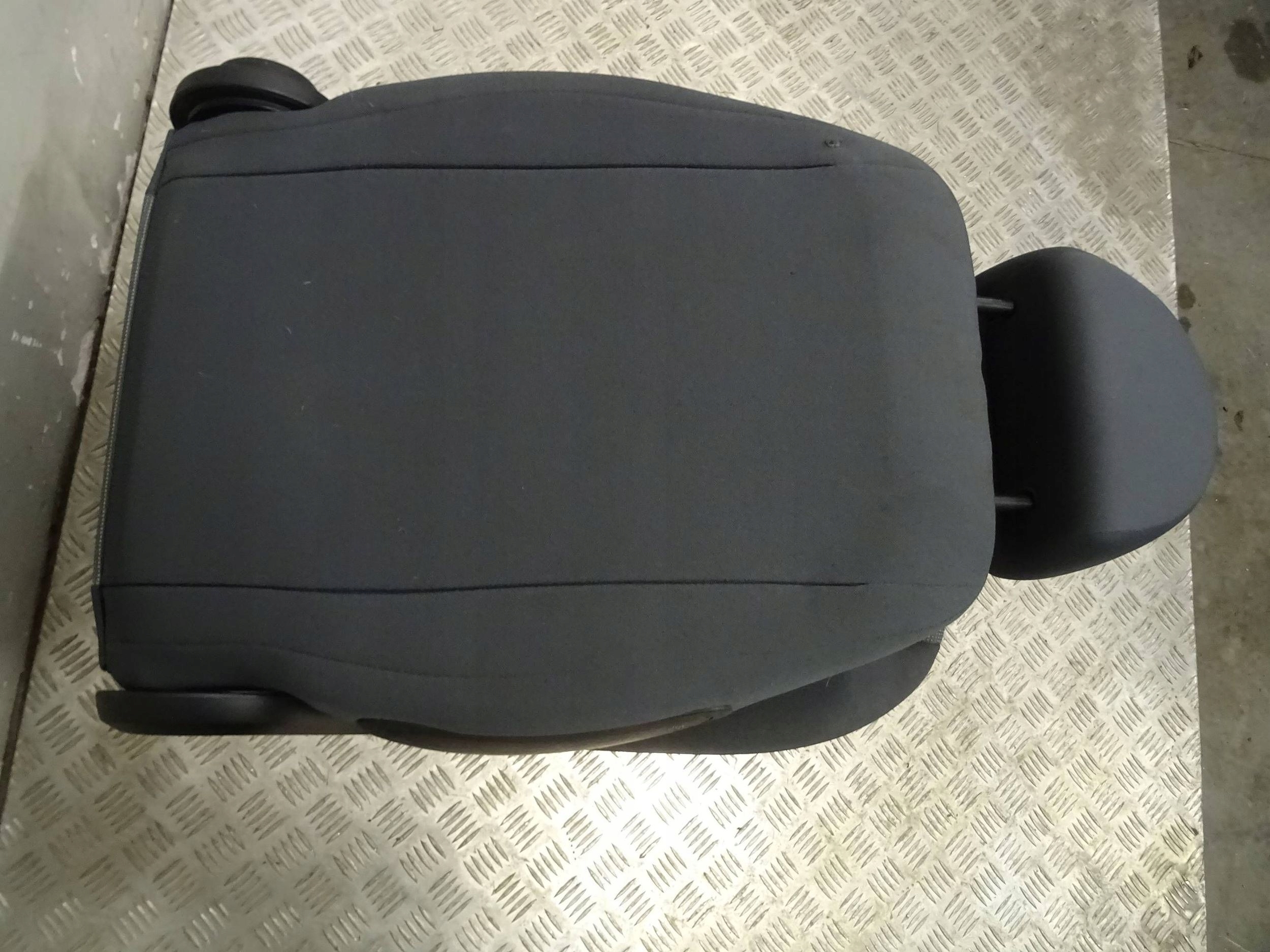 кресло пассажира правый передний mitsubishi Colt 6 5D HB NR194