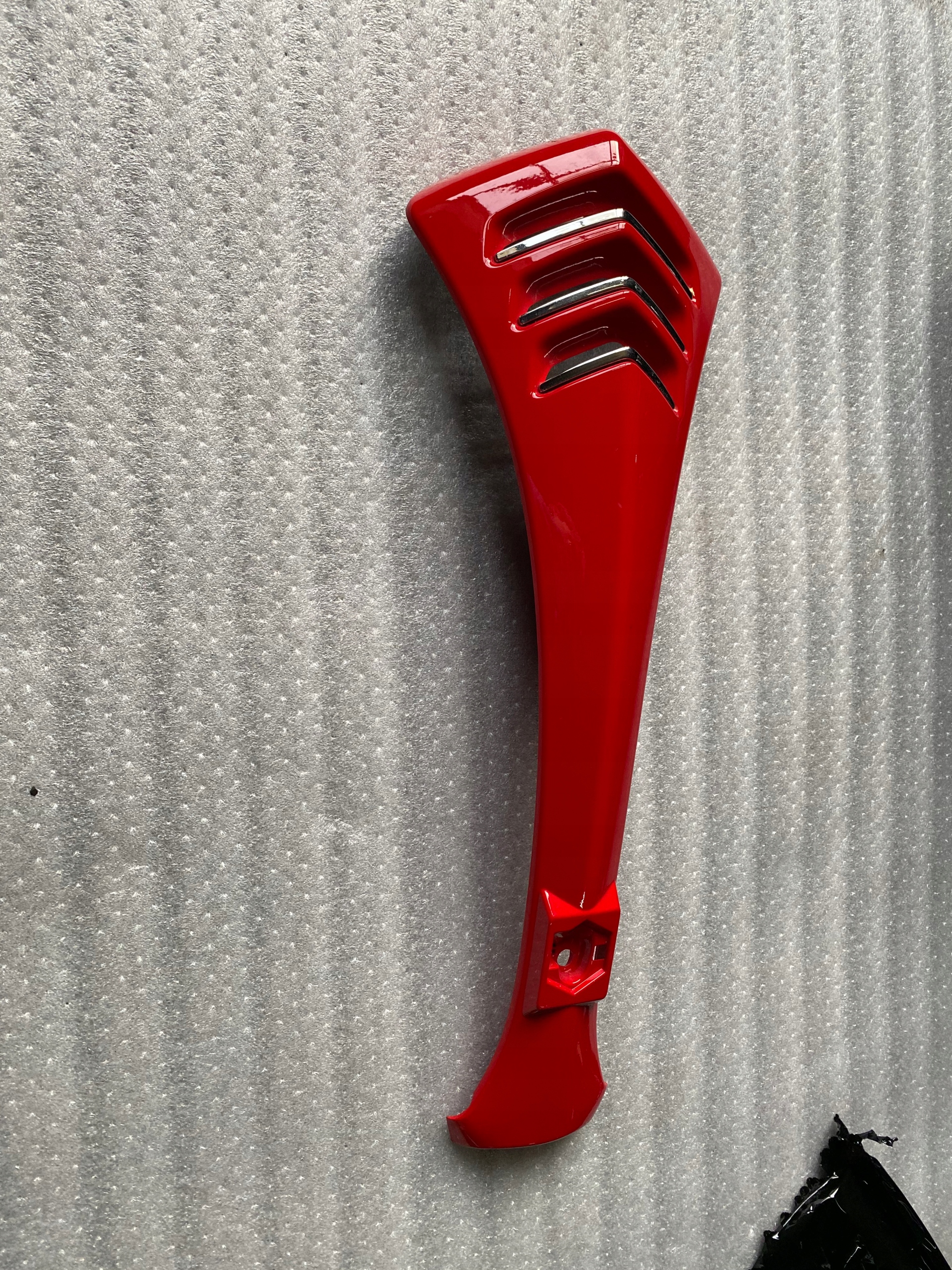 3 PIAGGIO VESPA 946 OSLONA KIEROWNICY RED 676154 Part number 676154