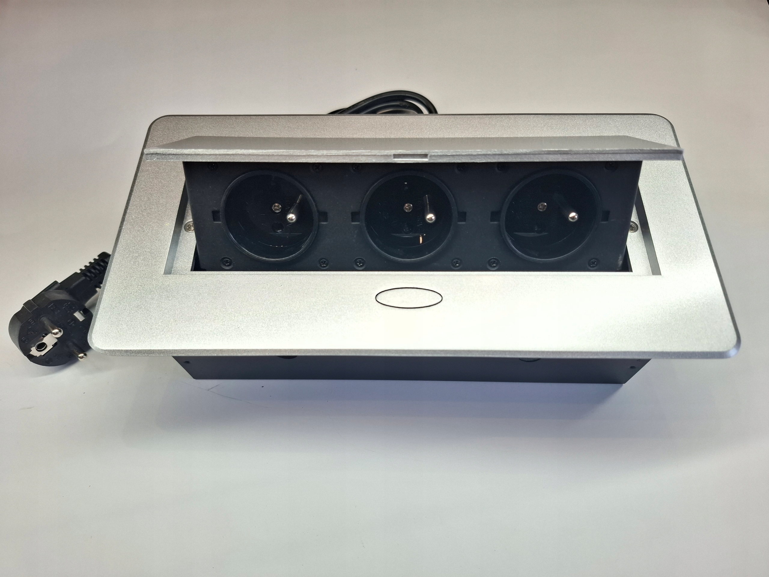 Prodlužovací kabel stolní zapuštěná zásuvka schovaná do pracovní desky 3x230V šedá