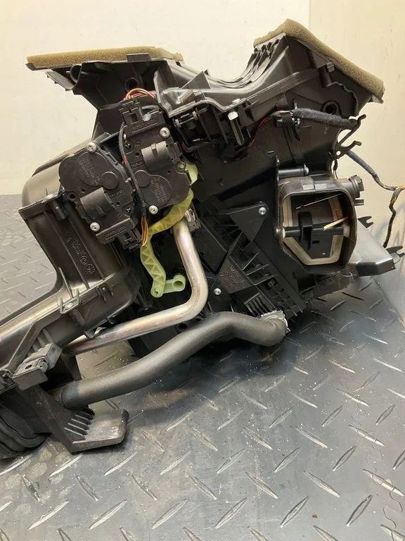 BMW e90 e91 e92 e93 радиатор отопителя отопитель салона 9181171