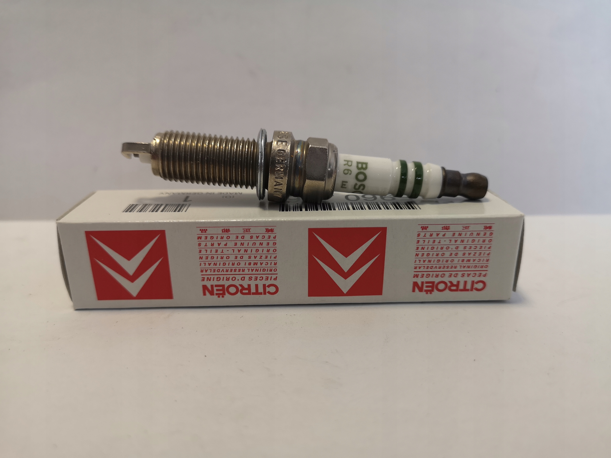 ŚWIECA ZAPŁONOWA OE CITROEN PEUGEOT 1.4 16V VR8SE