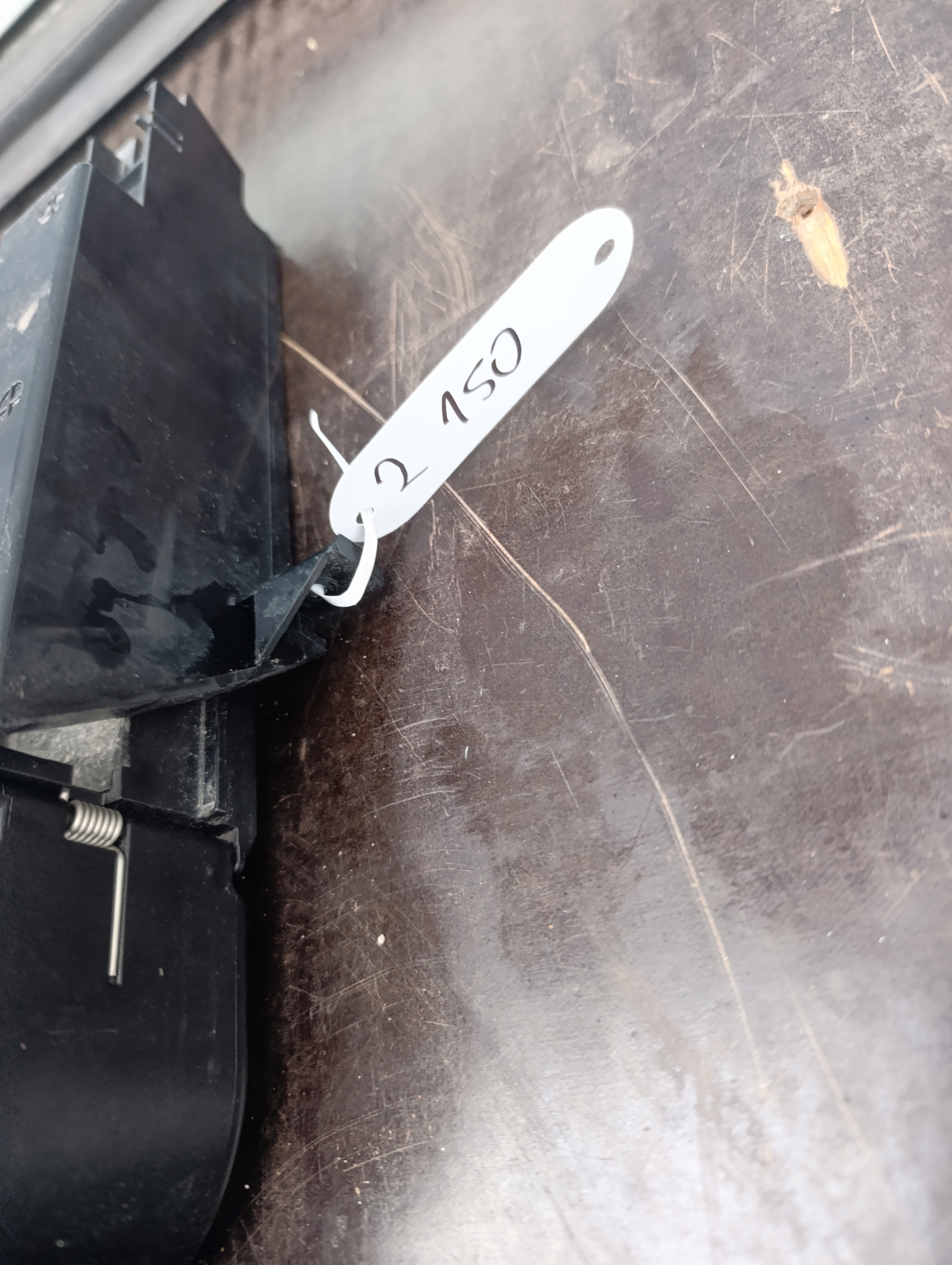 VW T5 PODWOJNY bracket for KUBKI/ damaged