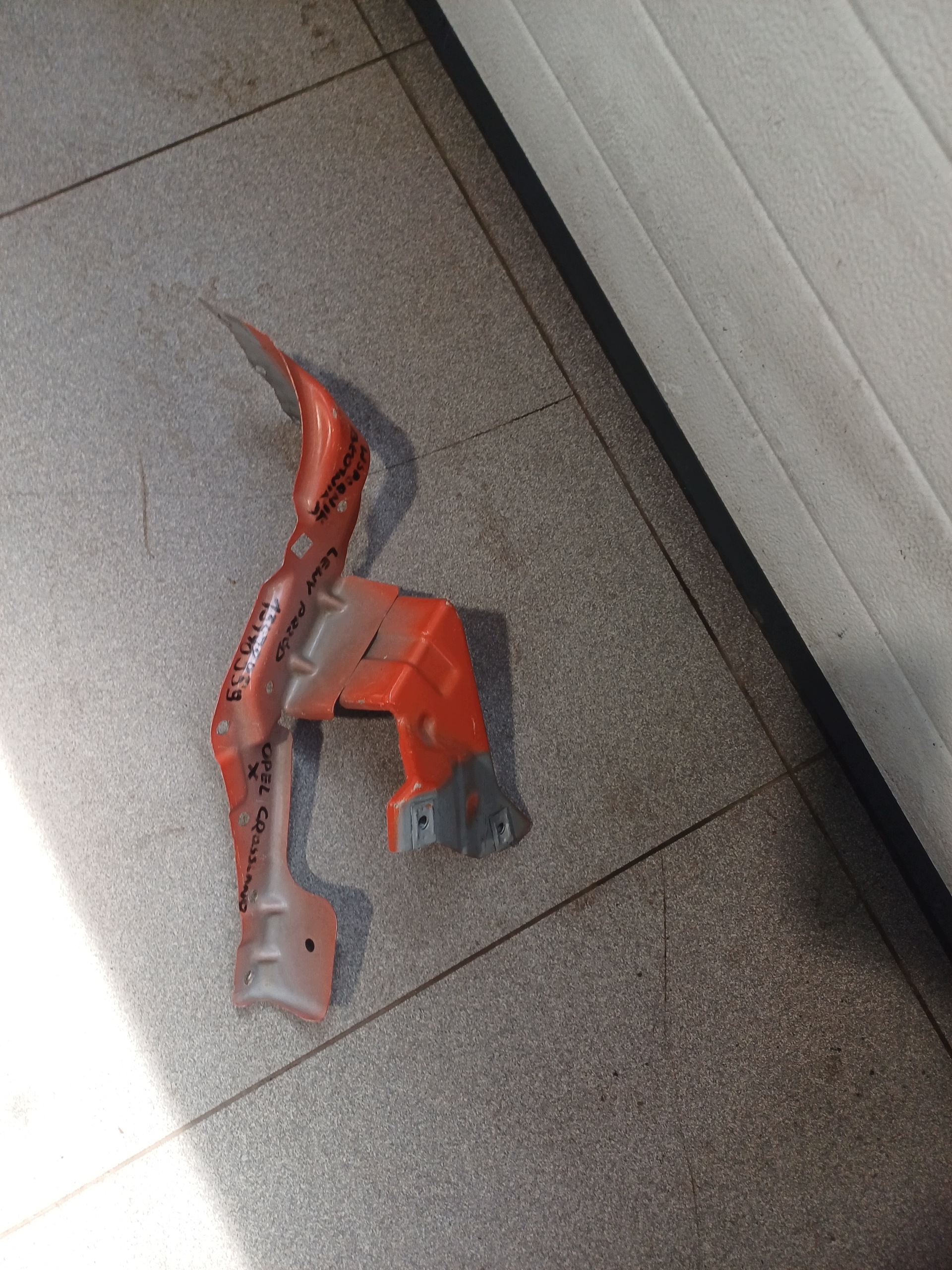 console of a fender left front front OPEL CROSSLAND X 13478959