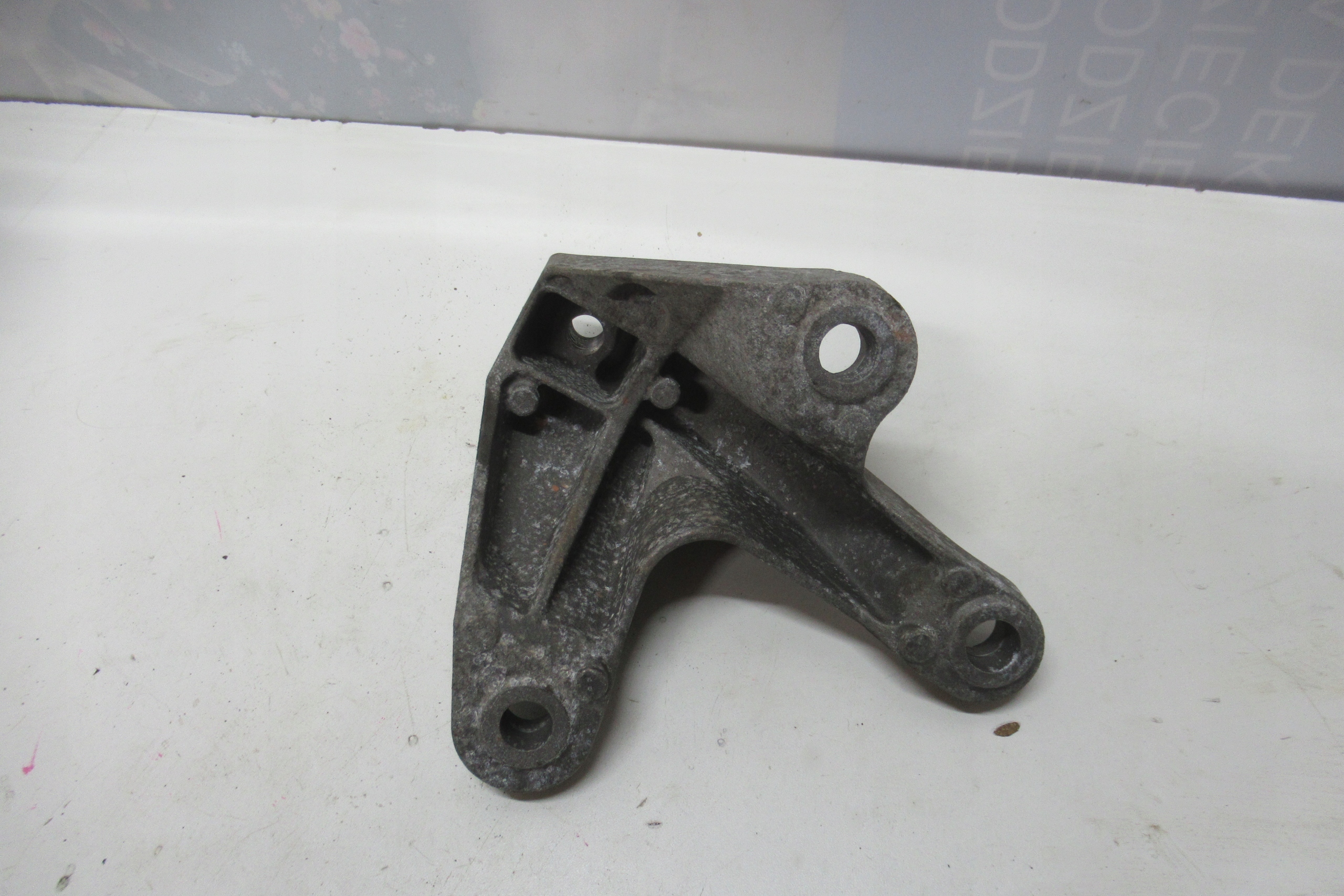 FORD FOCUS MK3 engine mount CV61-7M125-VA