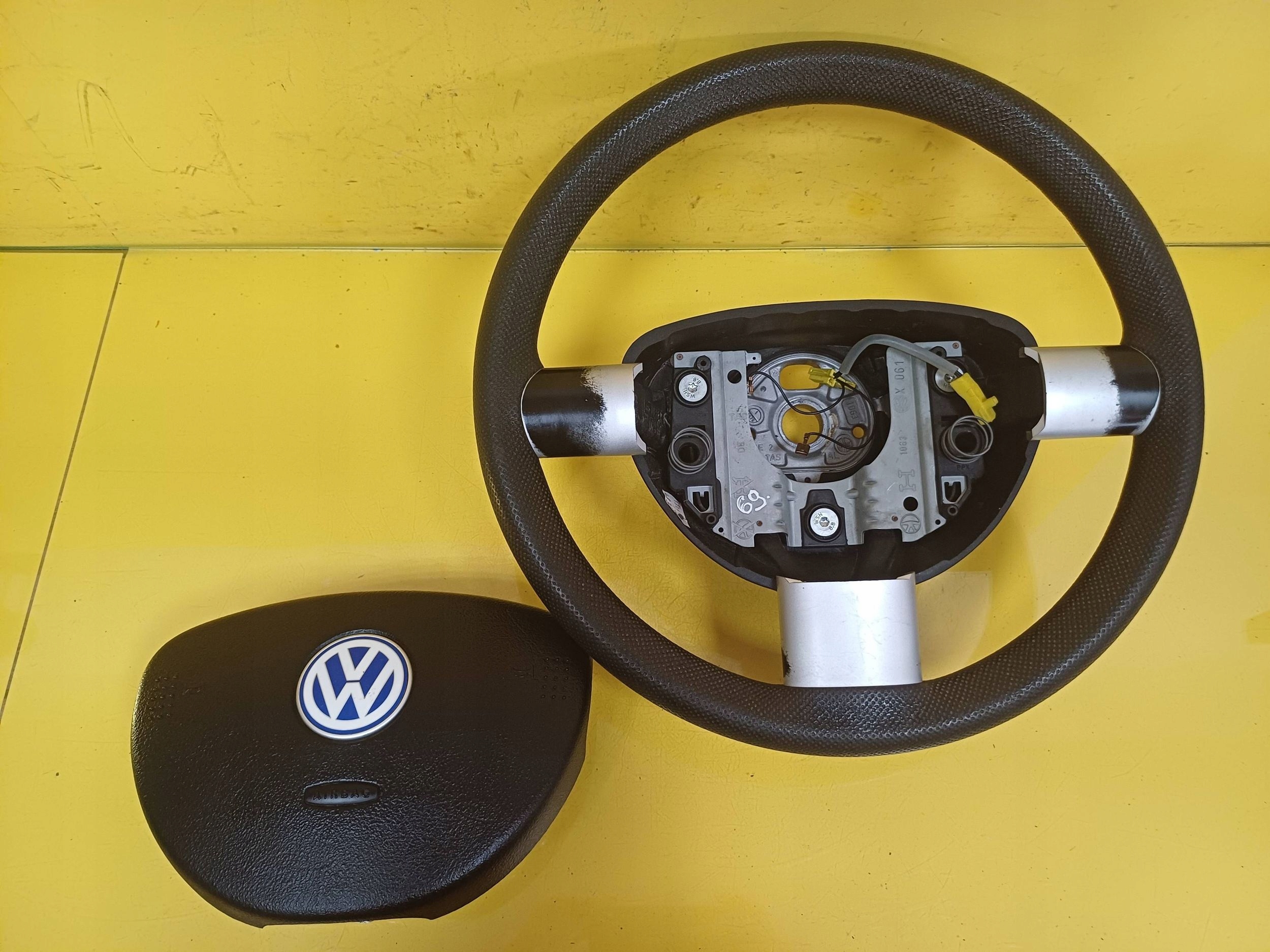 руль с vw NEW BEETLE 1C0419091M NR69