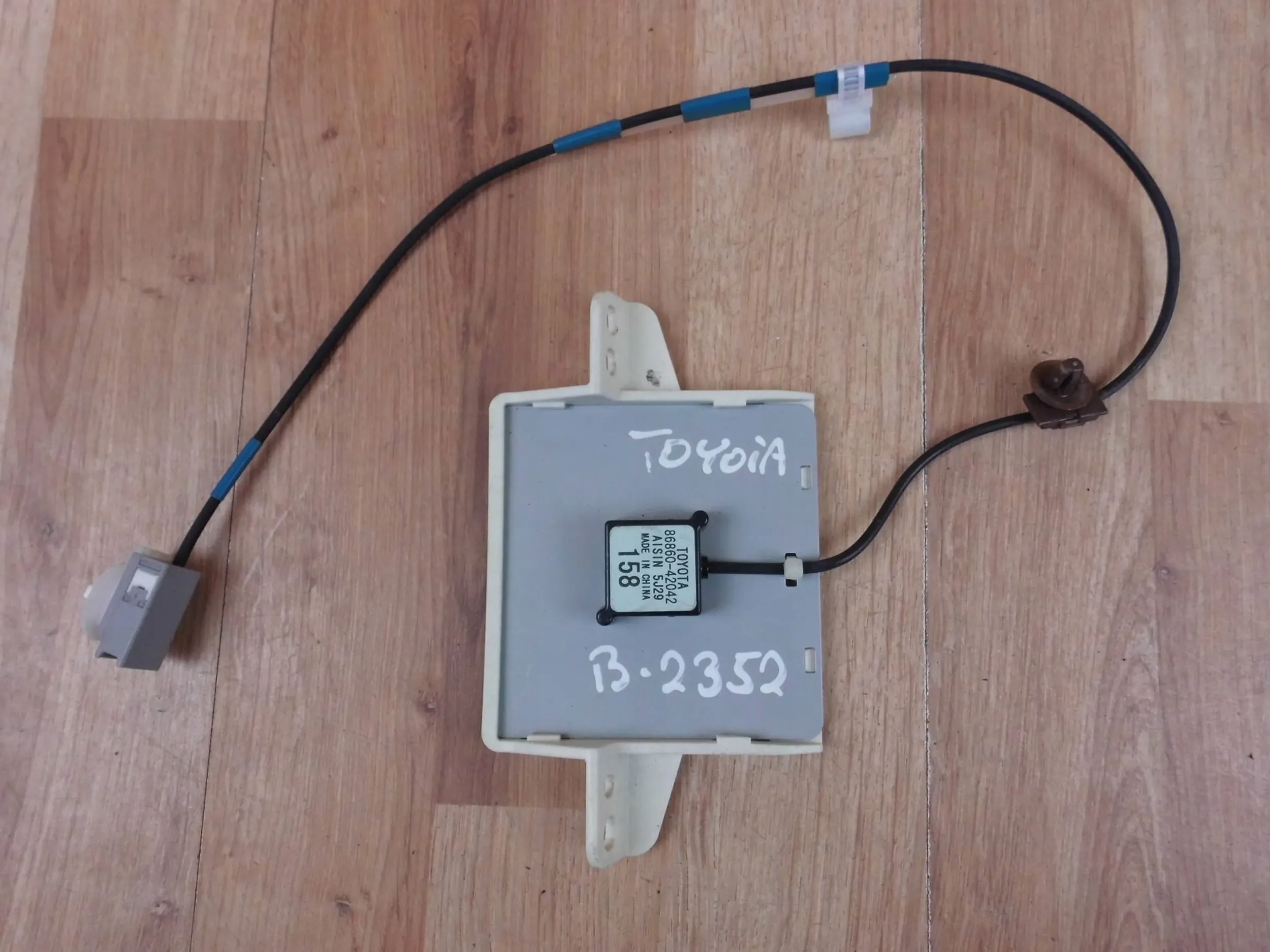 Toyota RAV4 IV module control unit aerial navigation devices GPS 86860-42042