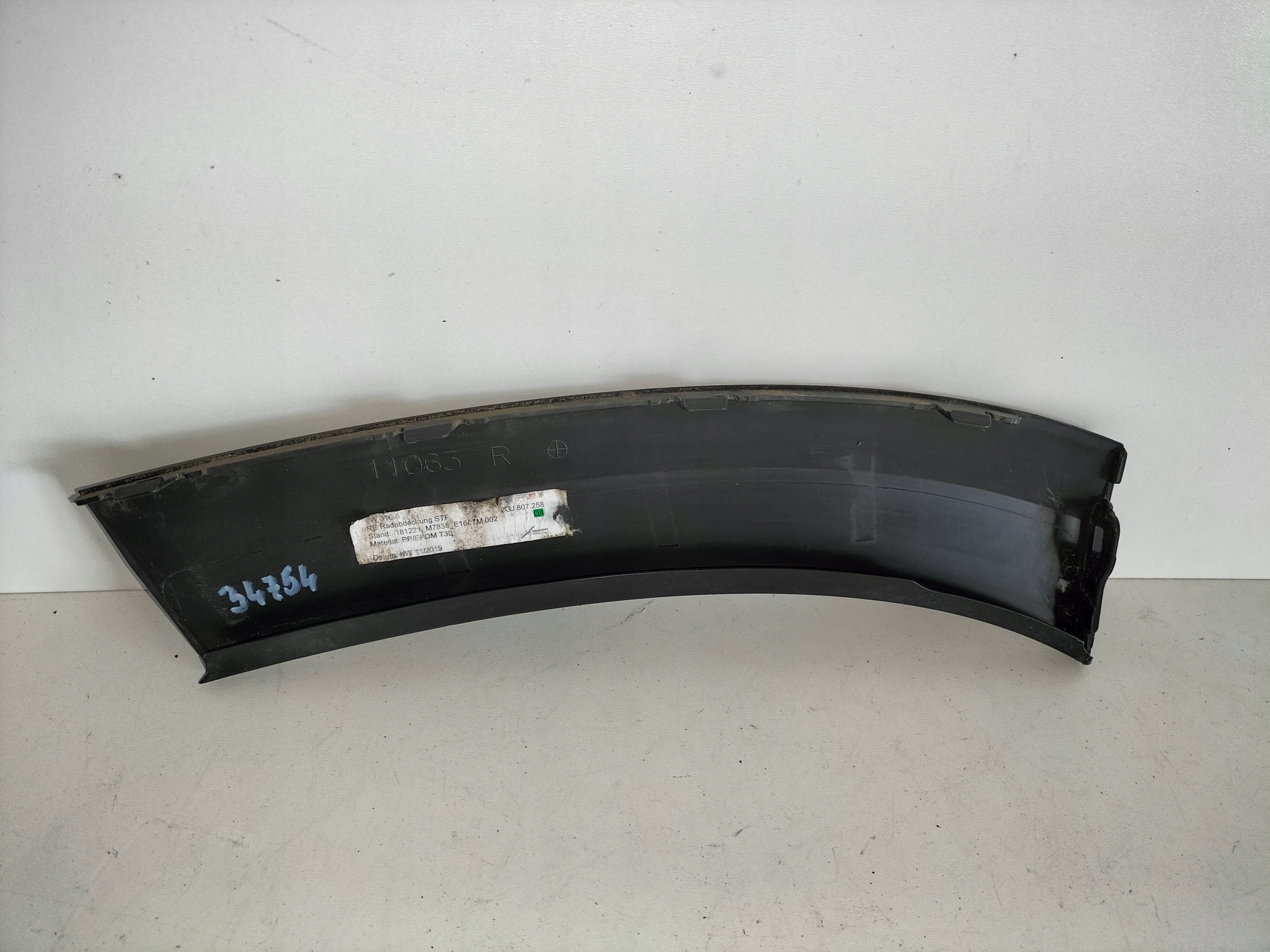 moulding cap of a bumper front right VW TAOS 20