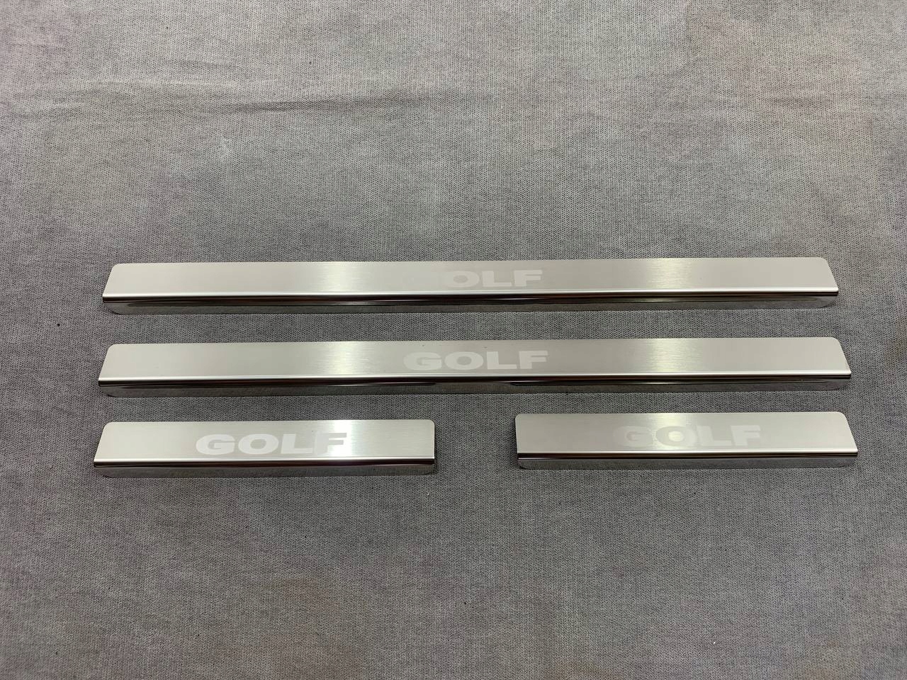 NAKŁADKI LISTWY PROGOWE PROGI VW GOLF V VI PLUS 04-14