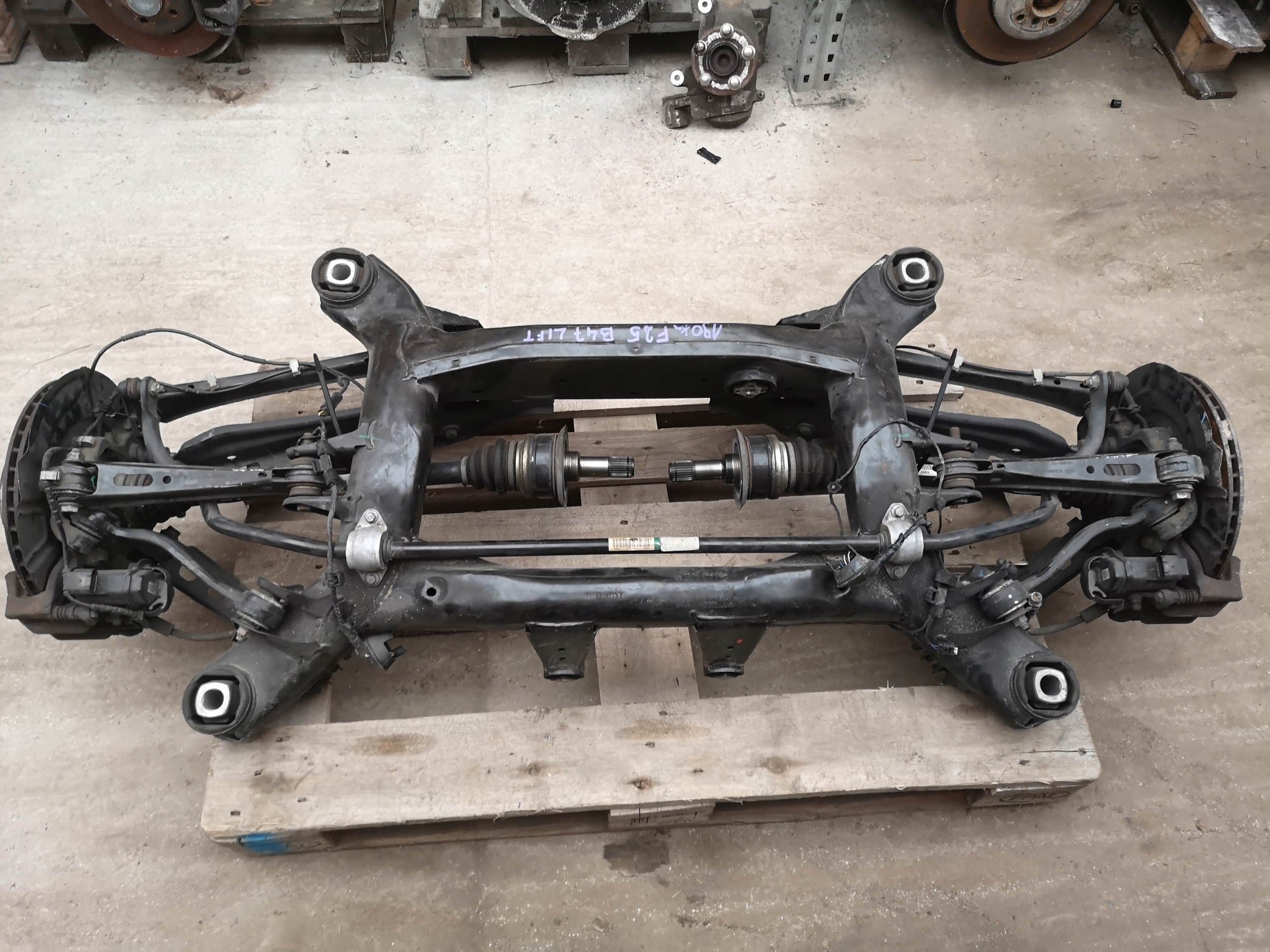 ZAWIESZENIE WÓZEK SANKI ZWROTNICA TYŁ BMW F25 LIFT