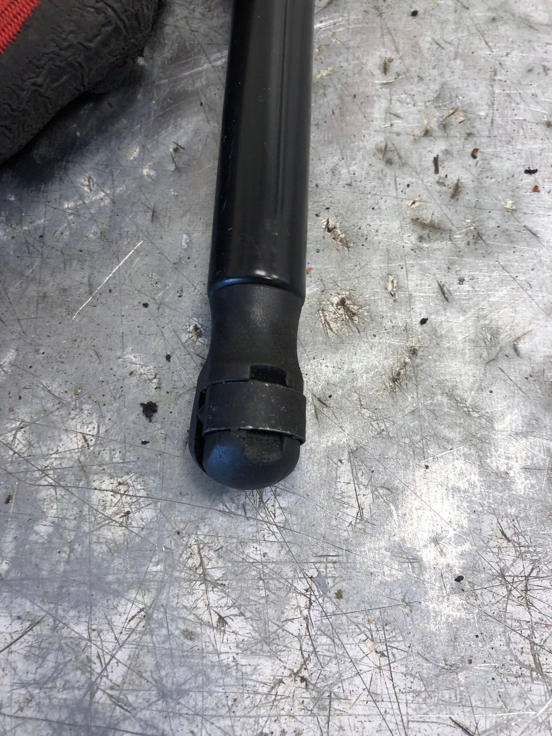 Dämpfer der Kühlergrill AUDI A4 B8 A5 8T0823359