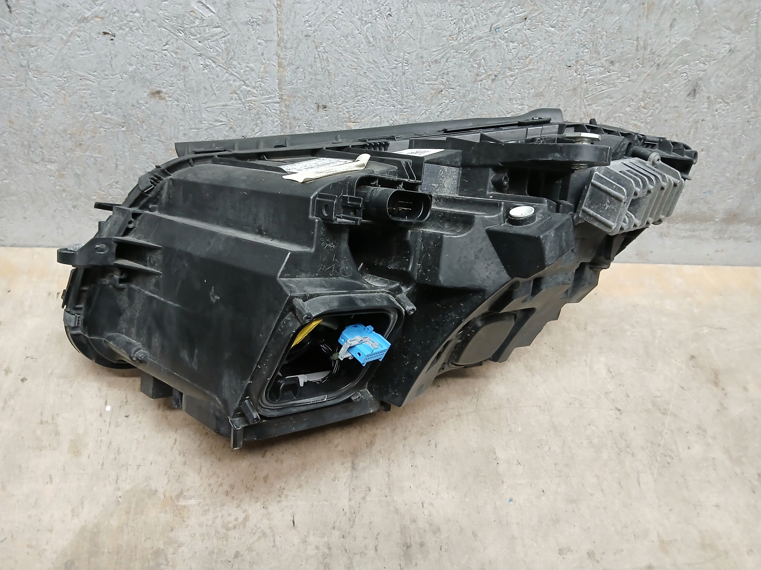 light front right MERCEDES C KLASA W205 FULL LED ILS A2059063204