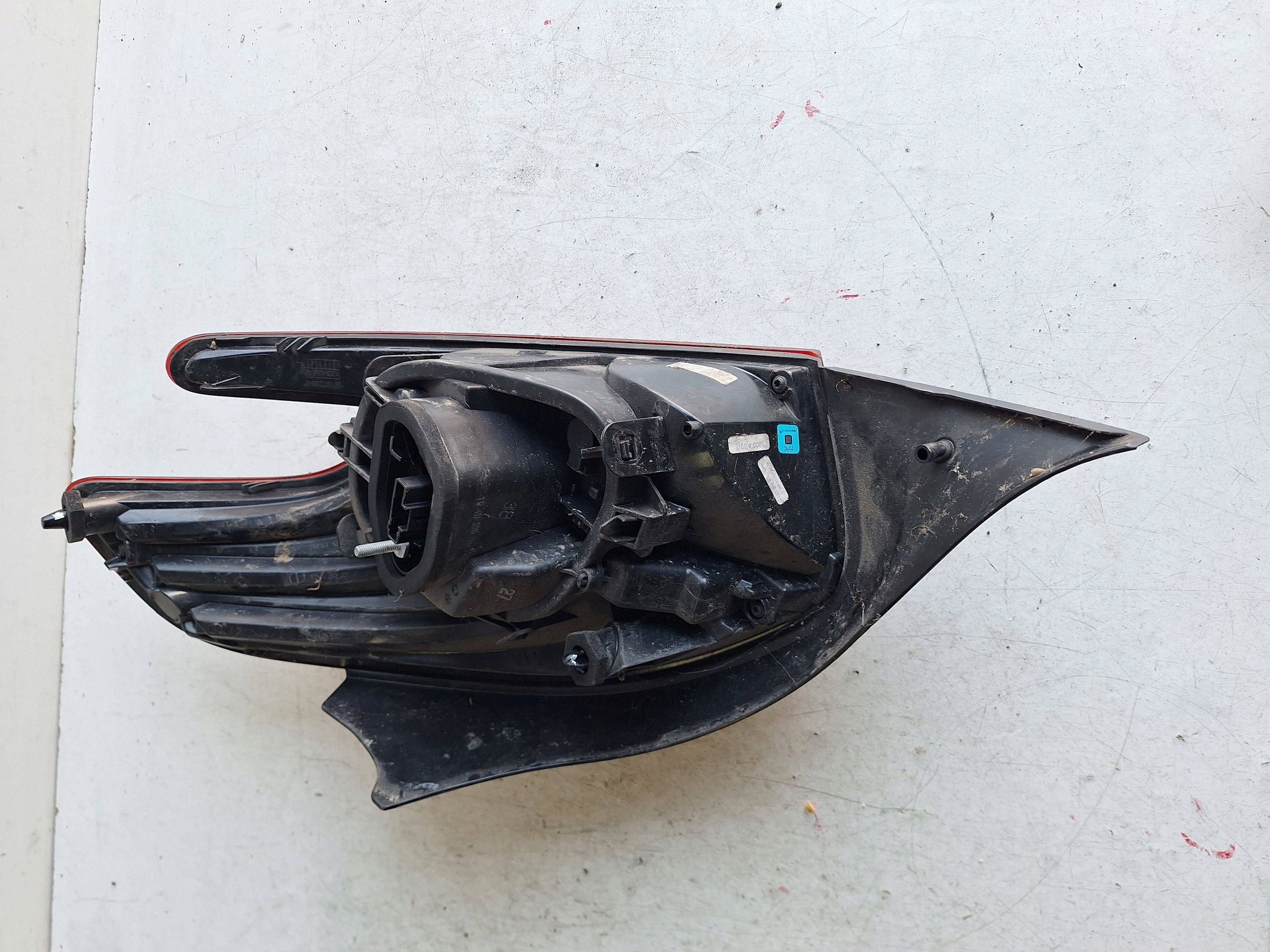 PEUGEOT 208 HB LIFT 15-19 light left rear part