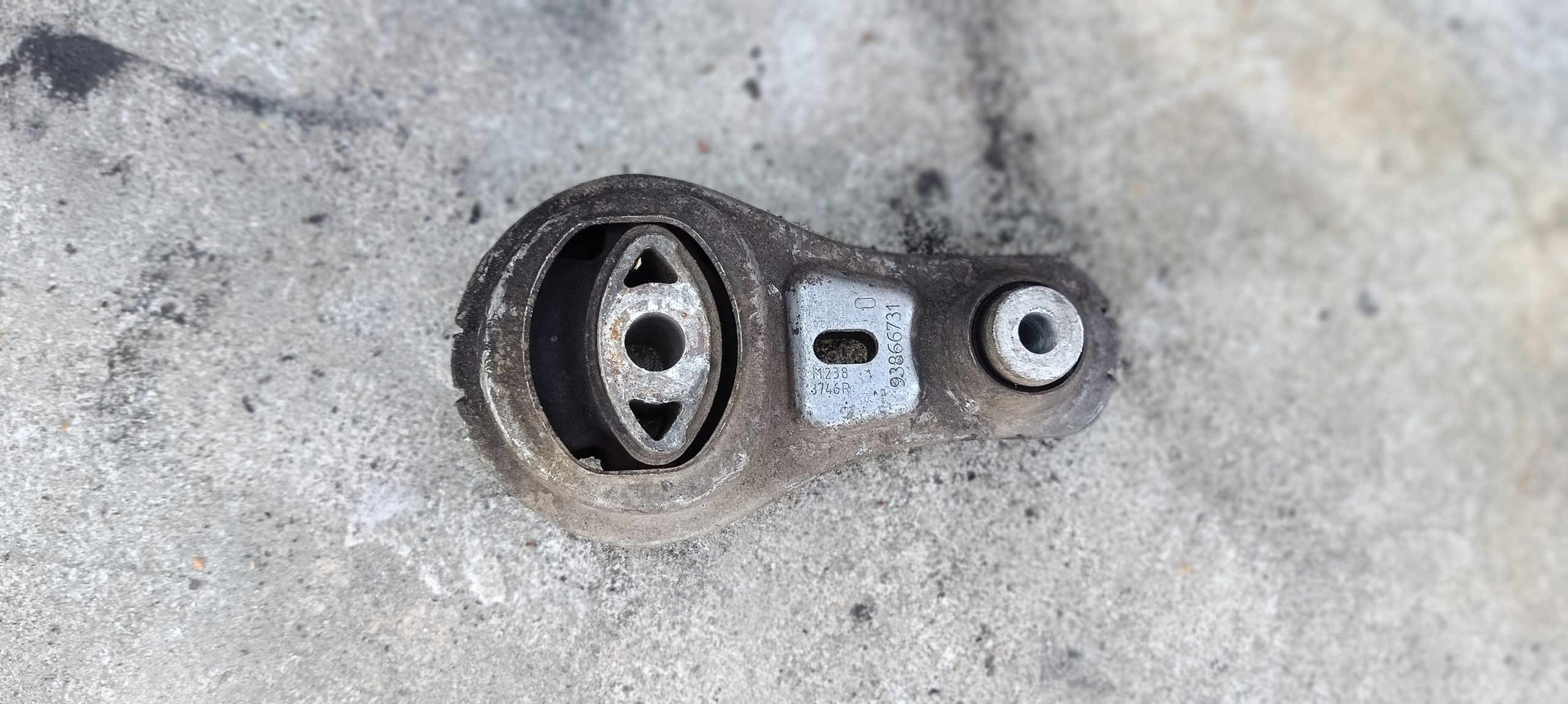 bracket engine mount 2.0D Vivaro B Trafic III Talento 112388746R 93866731