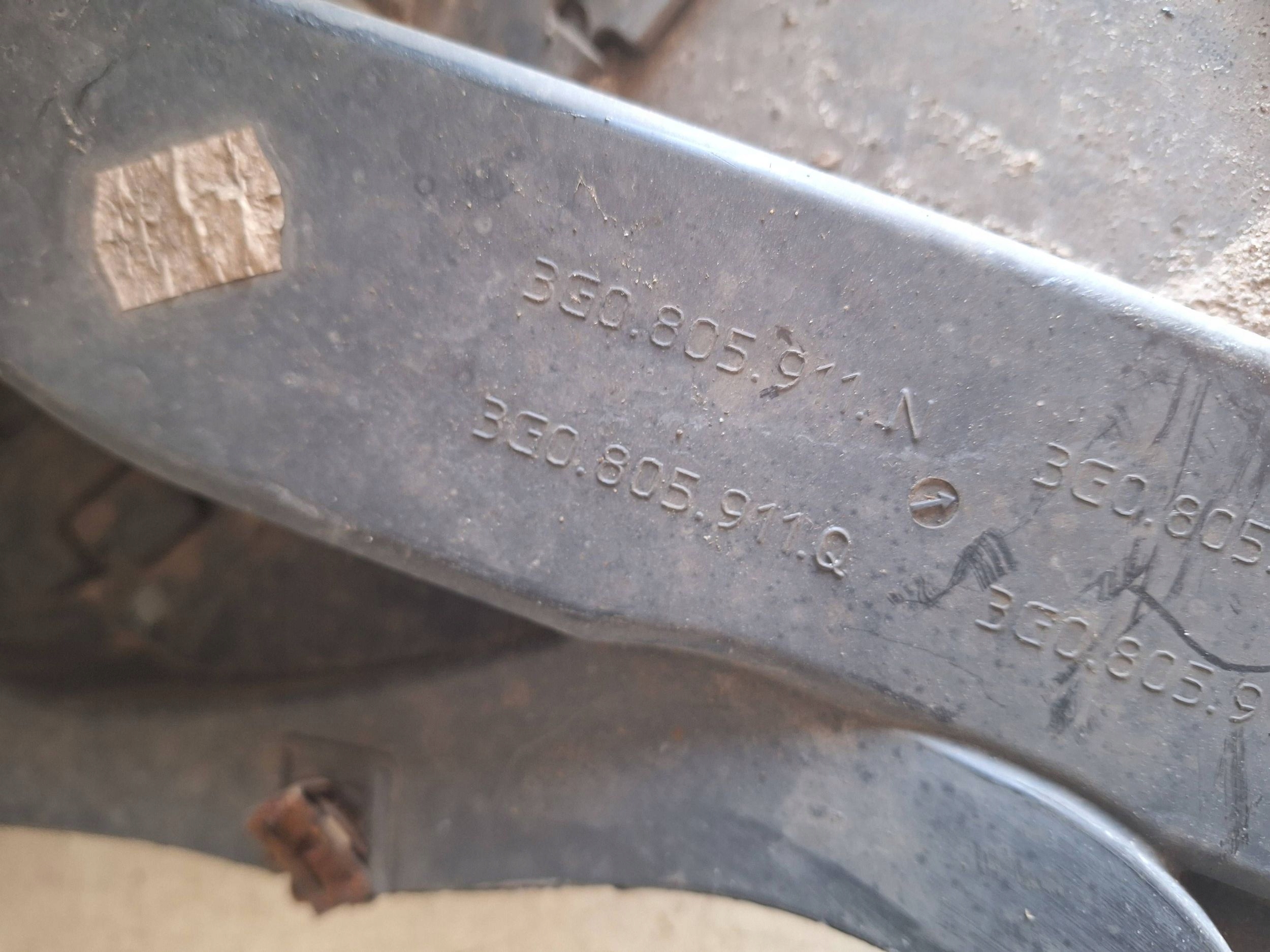 VOLKSWAGWN PASSAT B8 3G 15-19 mudguard front left 3G0805911C