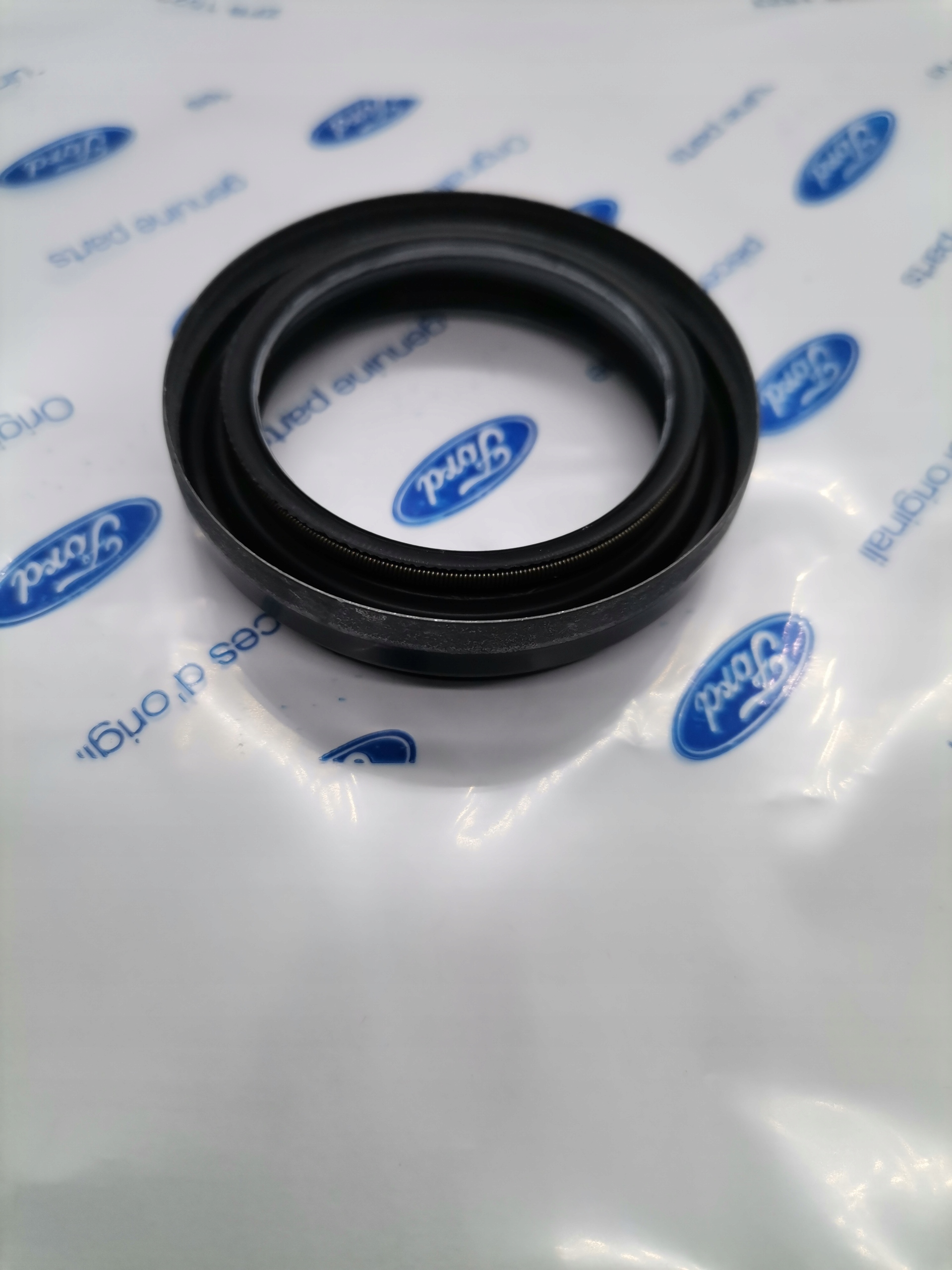 USZCZELNIACZ SIMERING POLOSI AUTOMAT FORD EcoSport Car type Passenger cars