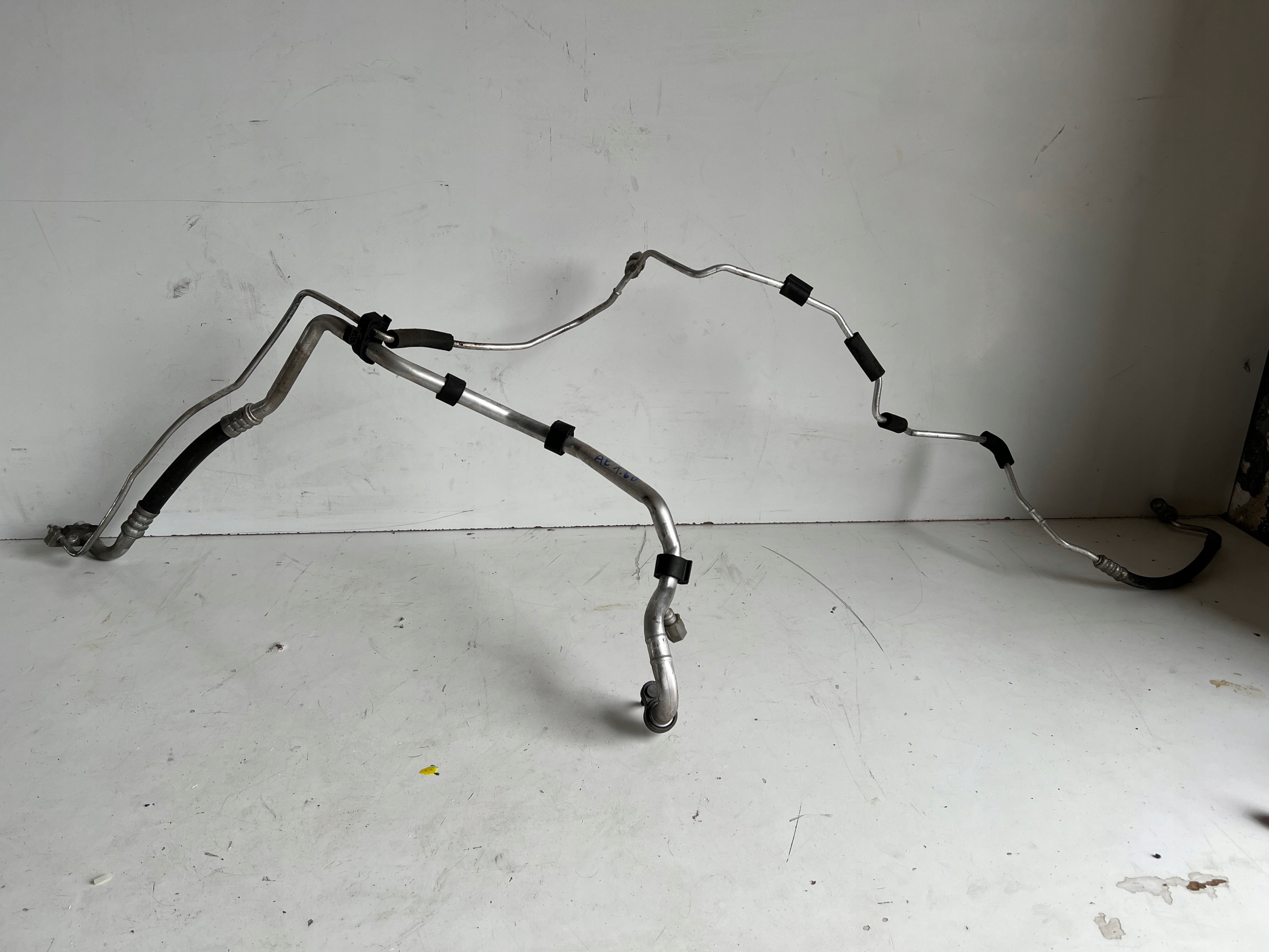 JN353 - ASTRA K V 1.6 ШЛАНГ КОНДИЦІОНЕРА