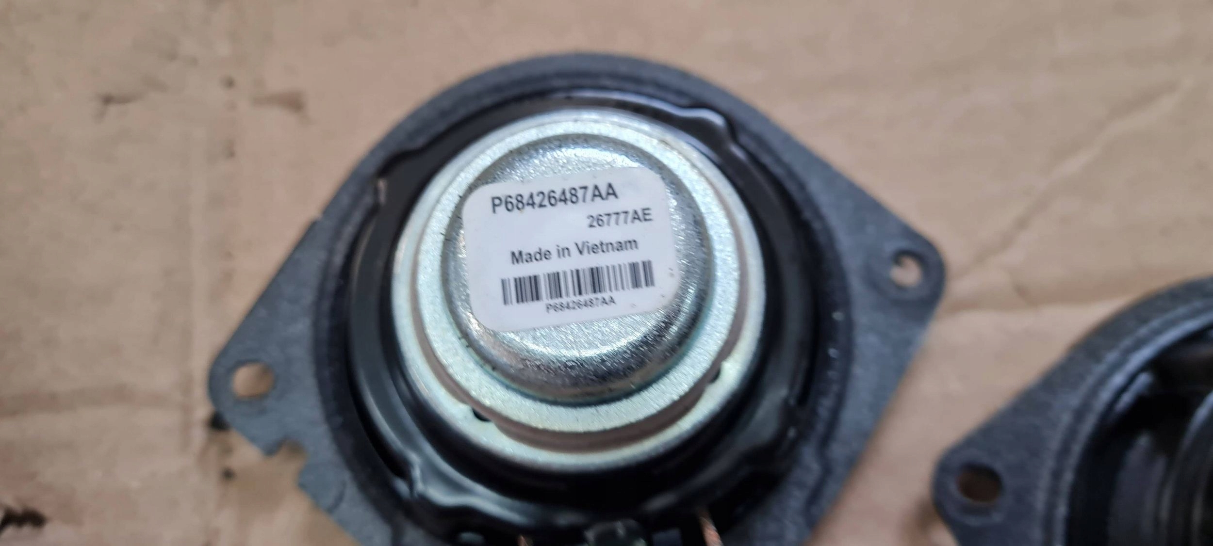 Jeep Grand Cherokee WL 2022 speaker door front front P68426487AA