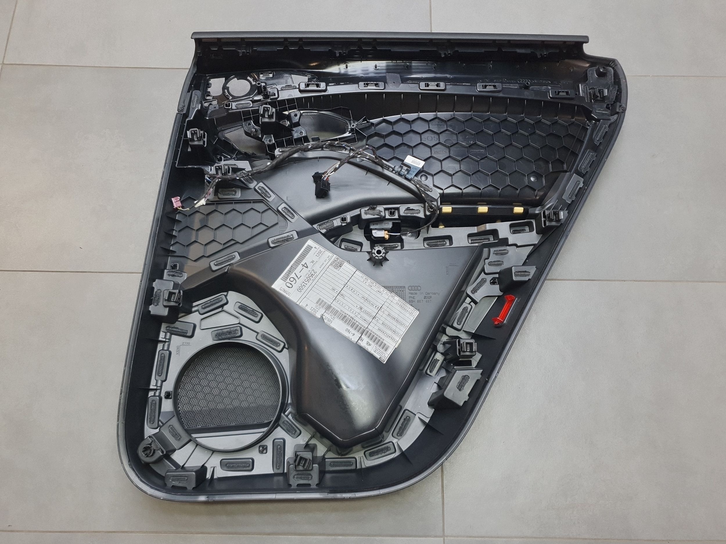 Audi SQ6 e-tron side door rear left rear part alcantara 85H867487