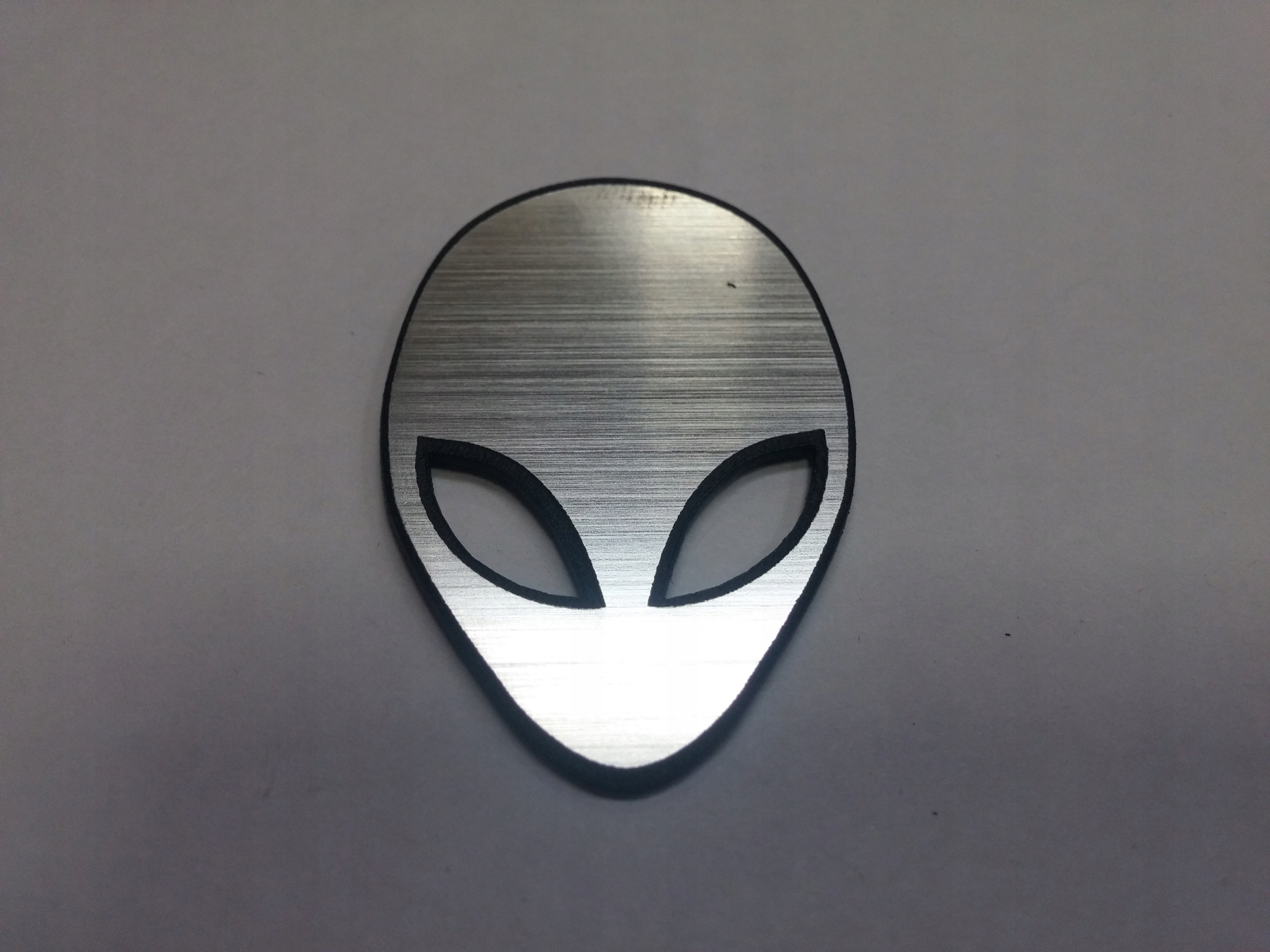

Alienware naklejka emblemat 14 x 21 mm *srebrna