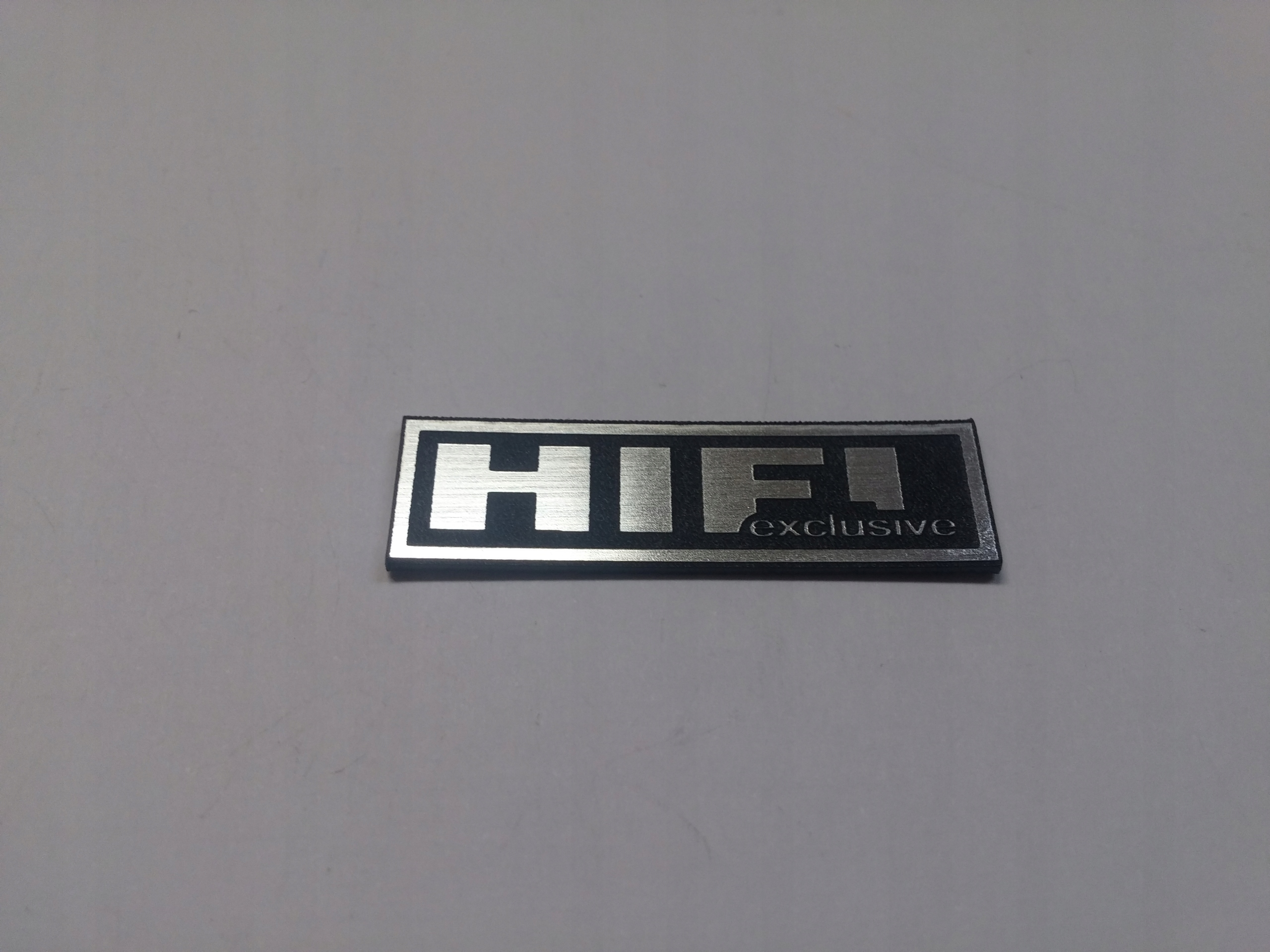 

Hifi Exclusive naklejka emblemat 37x10 mm*SREBRNA