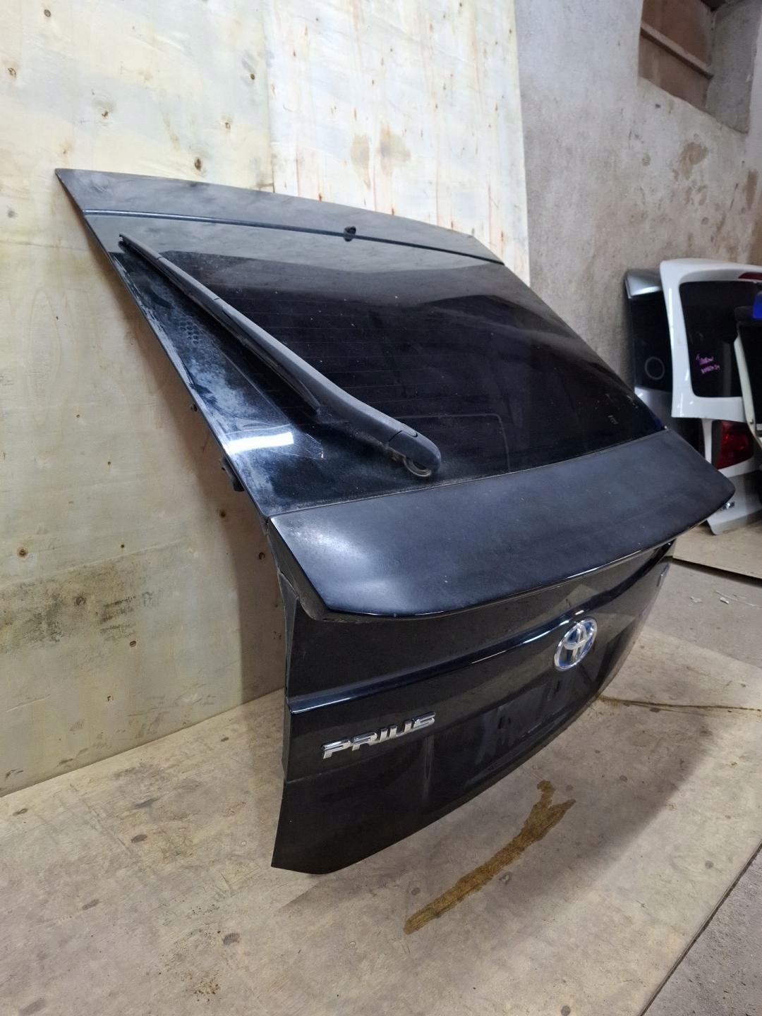 rear trunk door boot Toyota Prius 3 XW30 2010