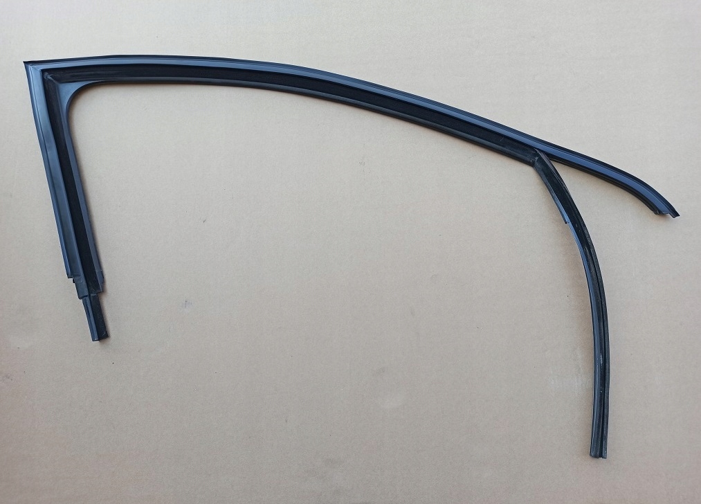 Vw jetta 5C uszczelka prowadnica szyby przód prawy