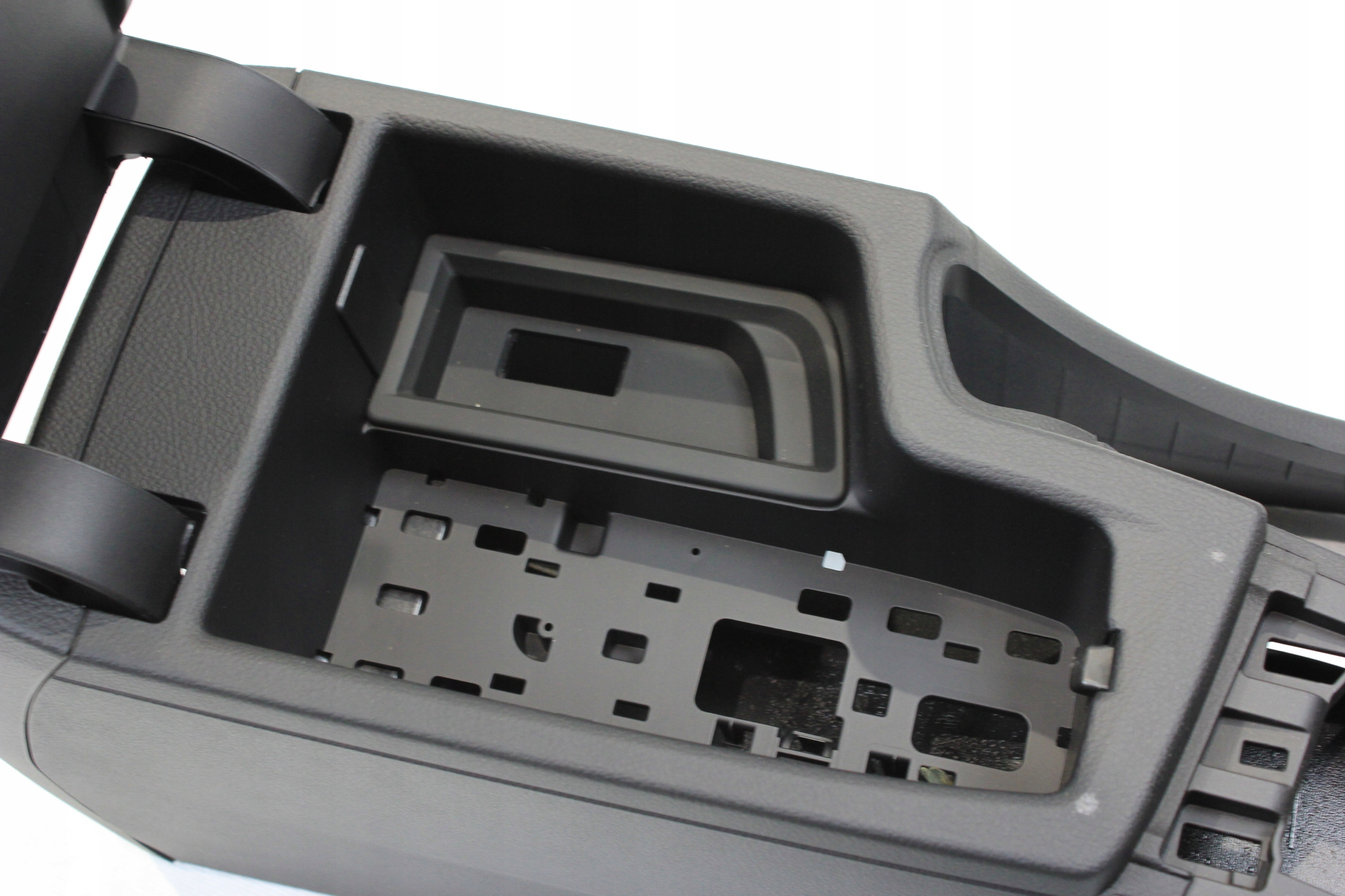 TUNEL PRZESUWANY PODŁOKIETNIK BMW F30 F32 F34 F36 Producent części BMW OE