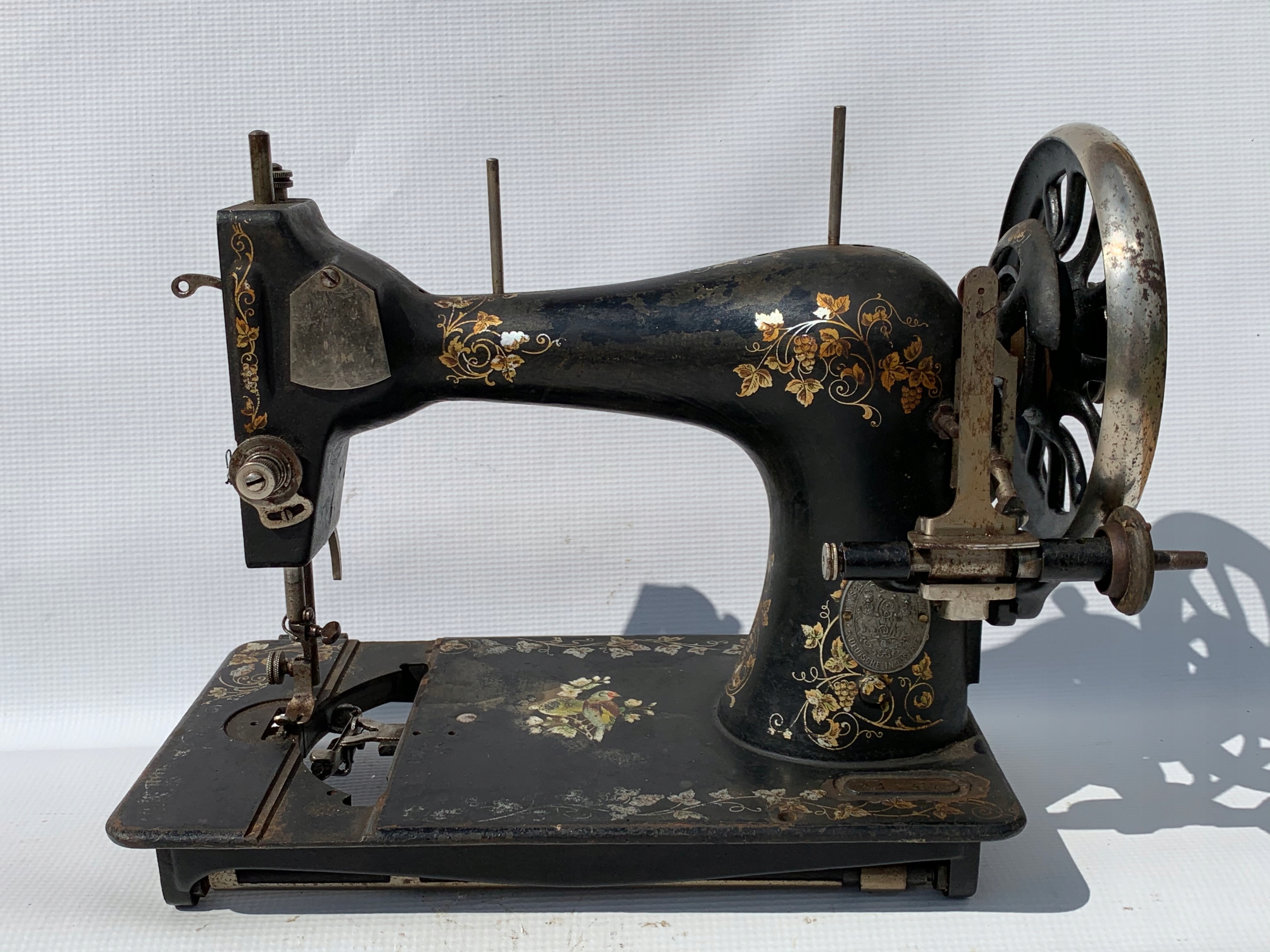 ШВЕЙНАЯ МАШИНА - НАДПИСЬ - ЦВЕТЫ, ПТИЧКИ