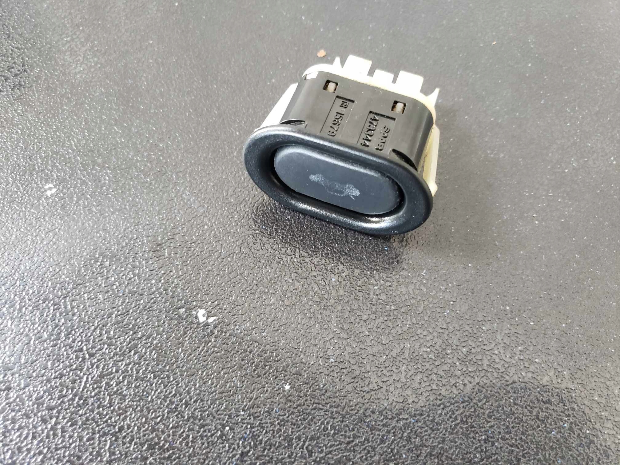 button Otwarcia boot SAAB 9-5 OE 4733440