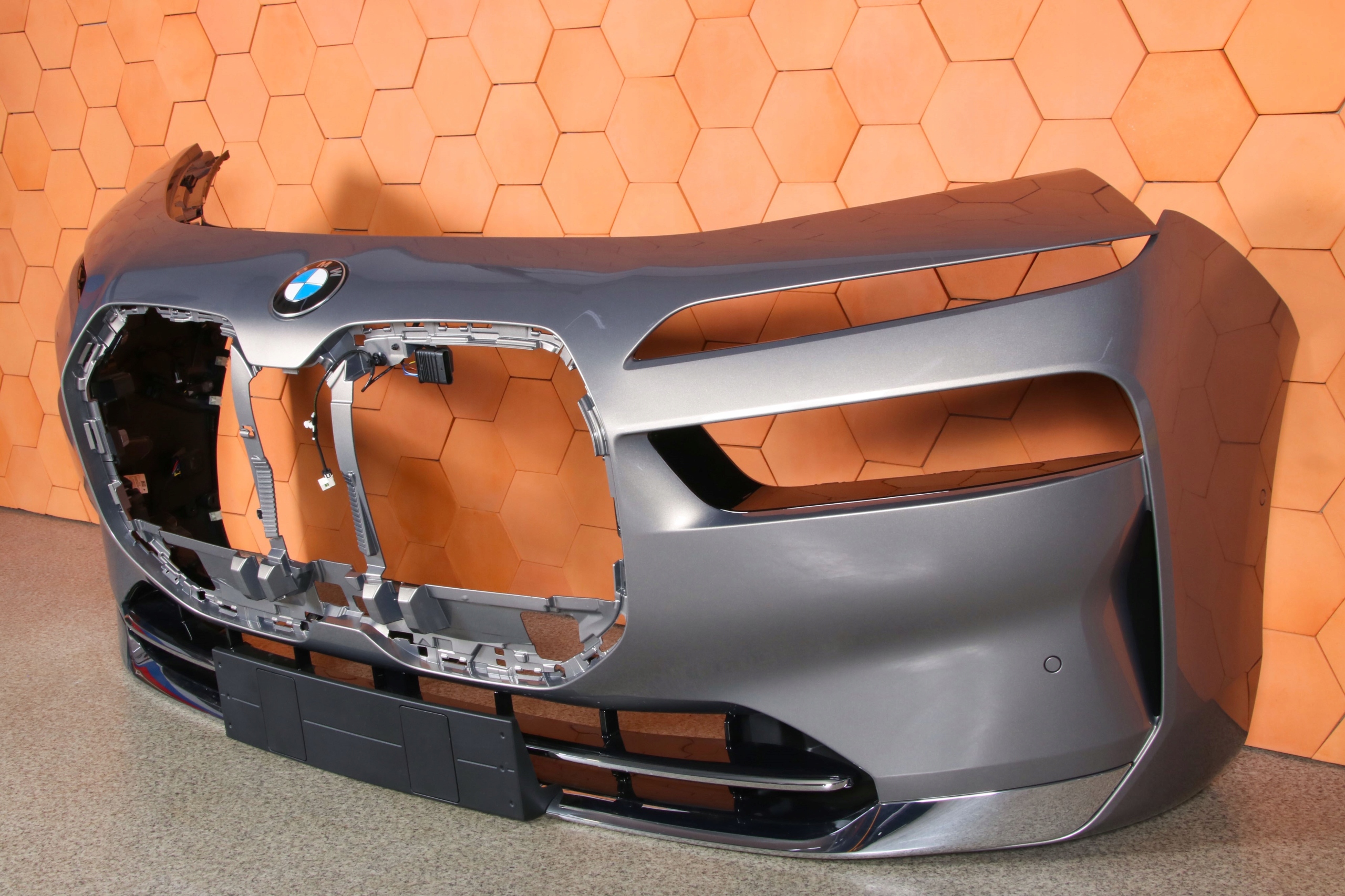 BMW 7 G70 i7 bumper front front colour C4A