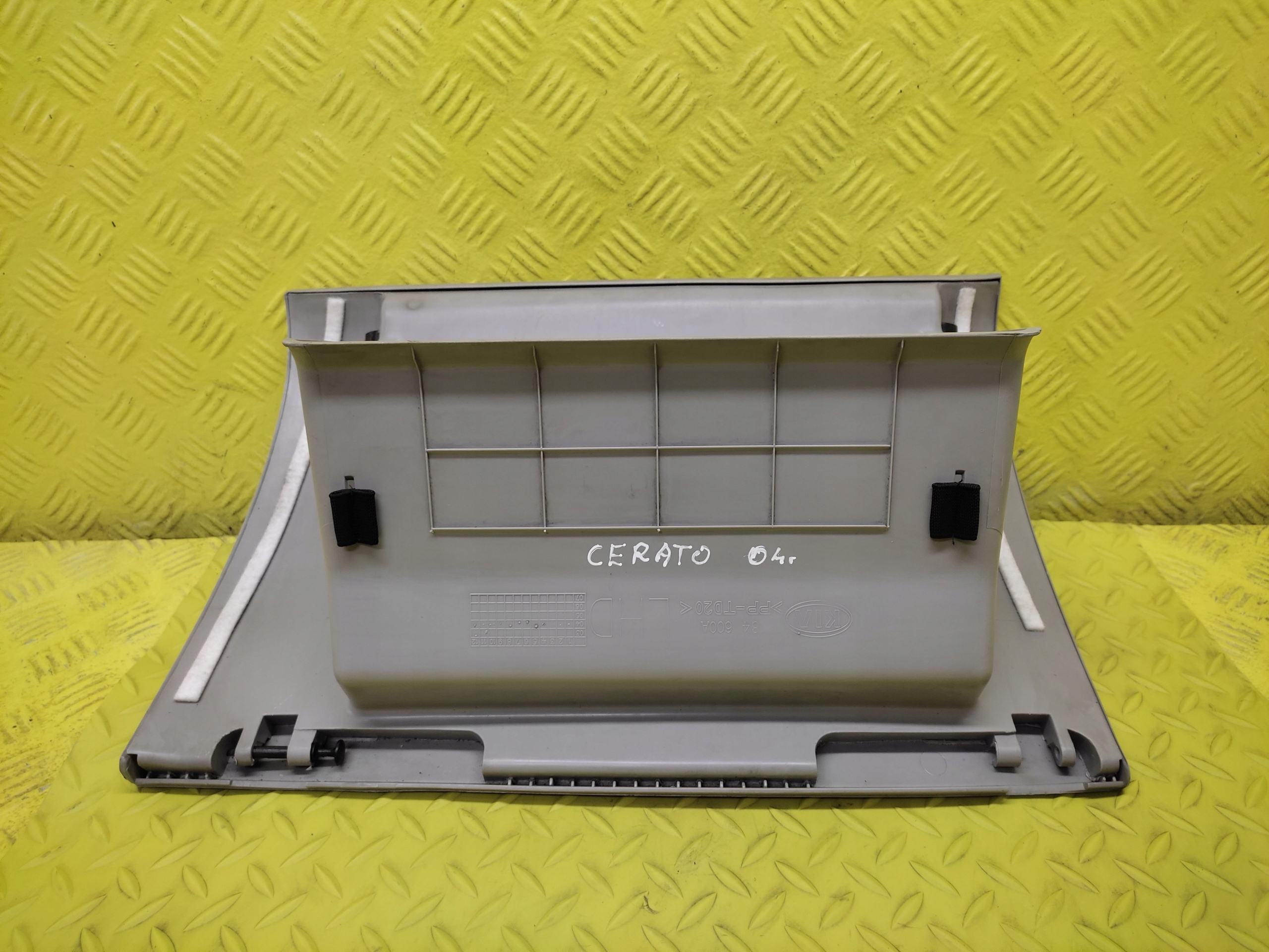 kia CERATO бардачок пассажира