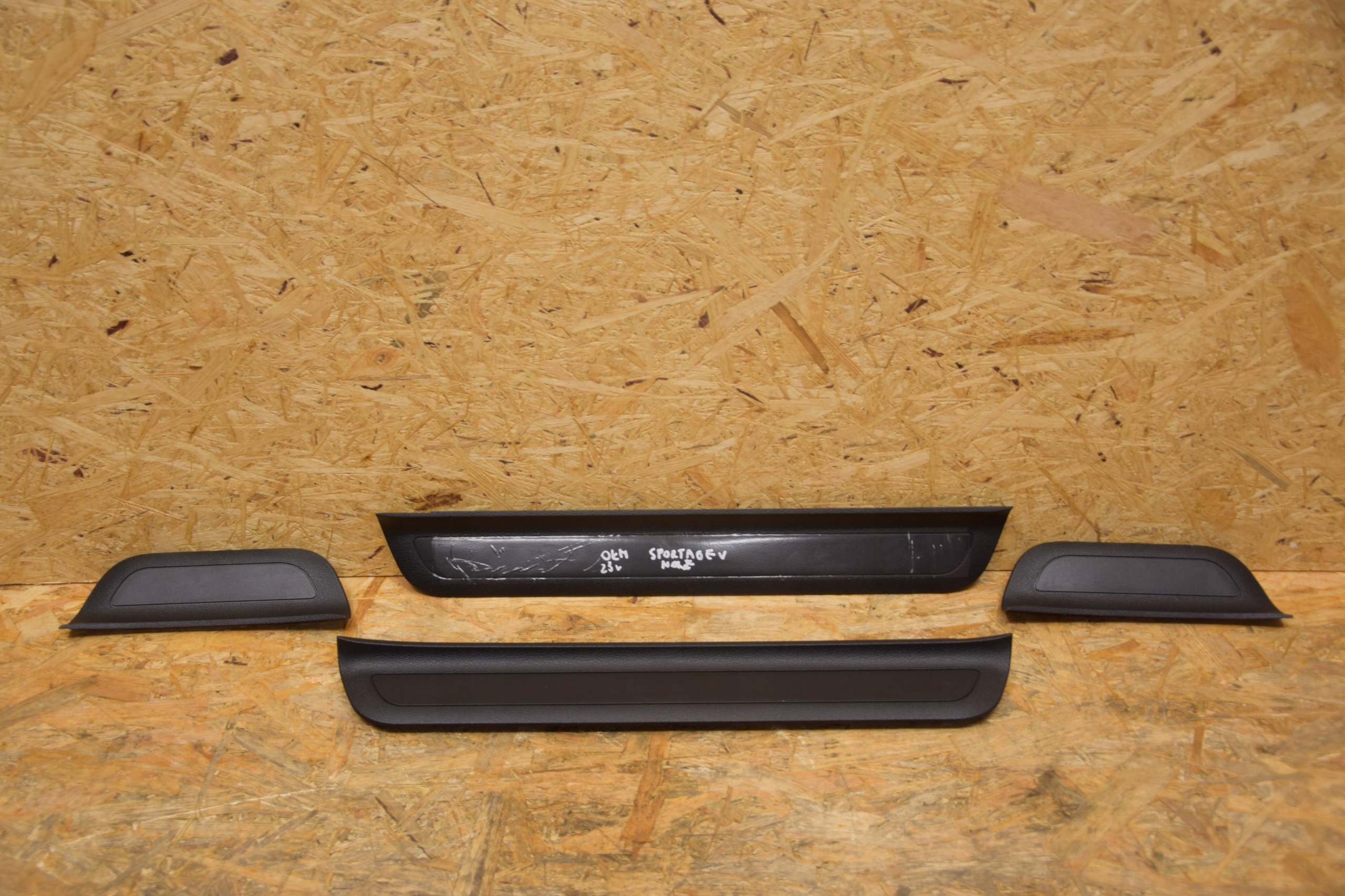 LISTWA NAKŁADKA NA PRÓG KOMPLET 4SZTUKI SPORTAGE V NOWE ORYGINAŁ 23r IGŁA