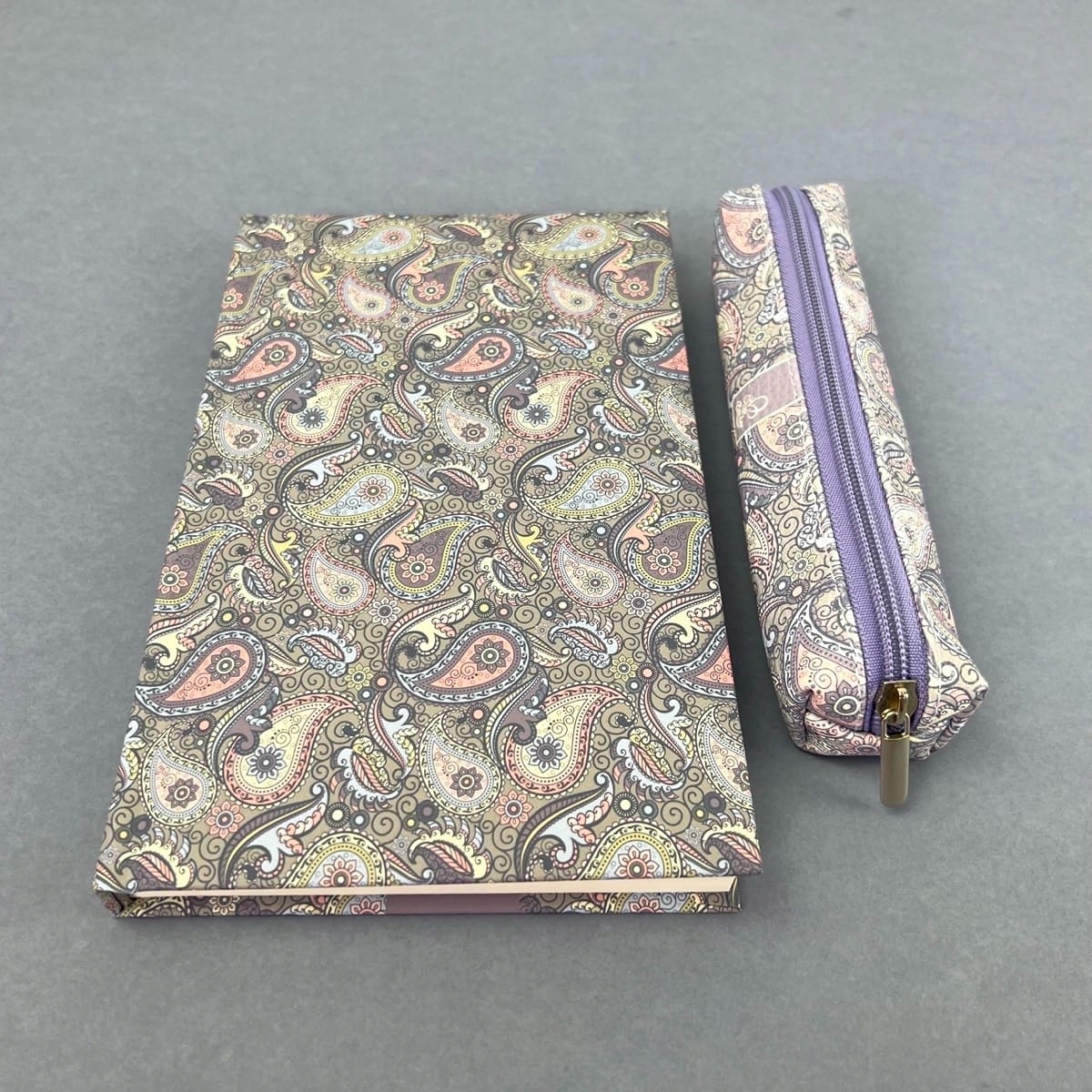 Elegancki Notes Notatnik A5 192 strony w kratkę Soft Touch PAISLEY Rodzaj notes