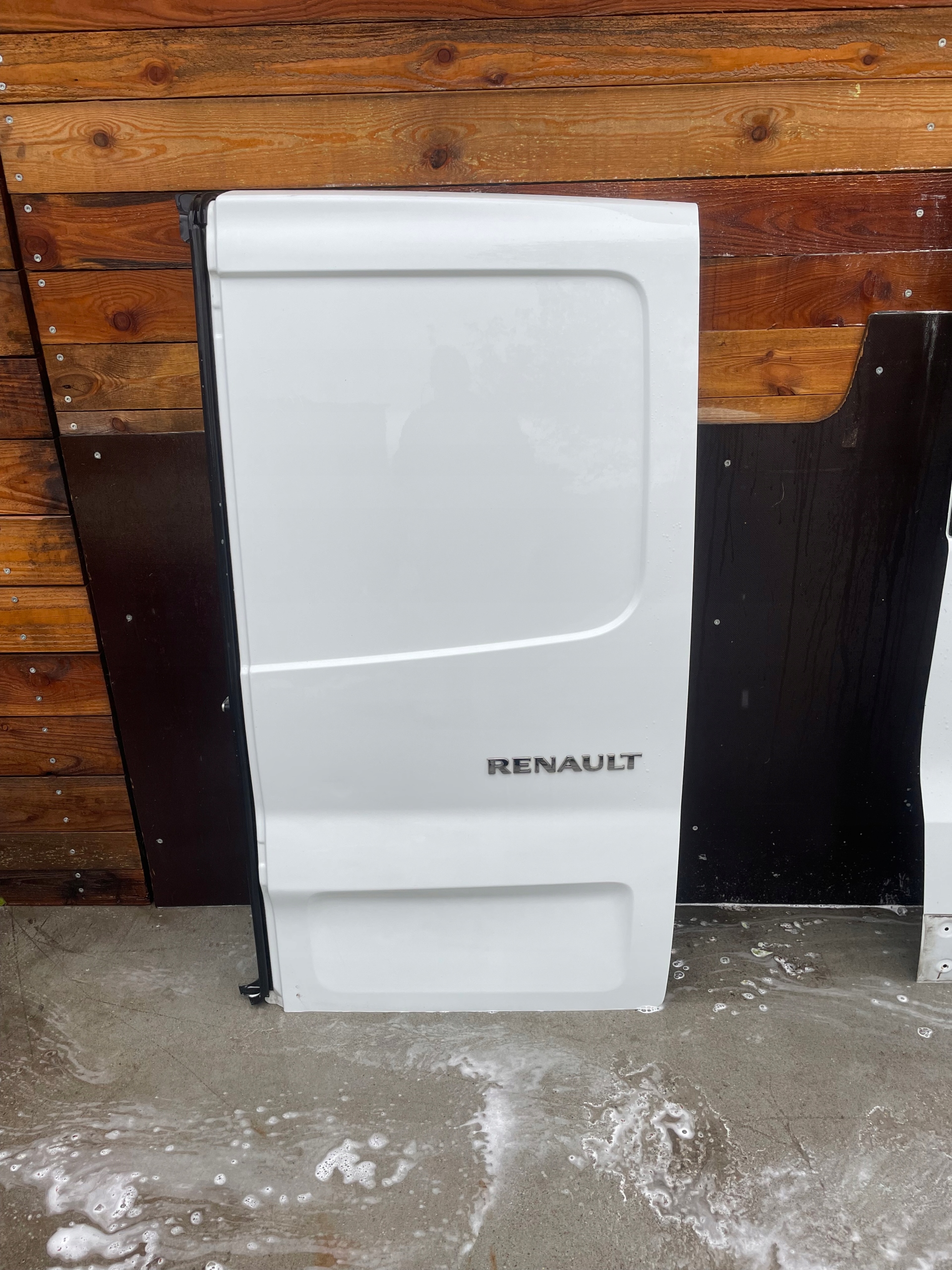 DRZWI TYLNE PRAWE TYŁ SKRZYDEŁKA TRAFIC III DV369